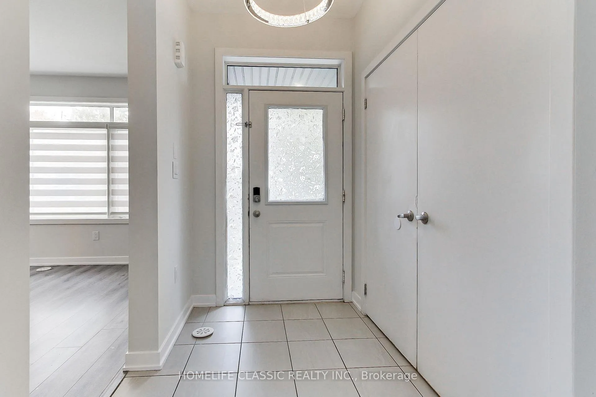Photo 5 of Unit #1, 590 North Service Road, Hamilton, Lakeshore — HOMEH