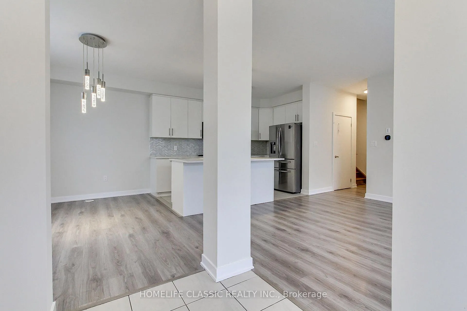 Photo 6 of Unit #1, 590 North Service Road, Hamilton, Lakeshore — HOMEH