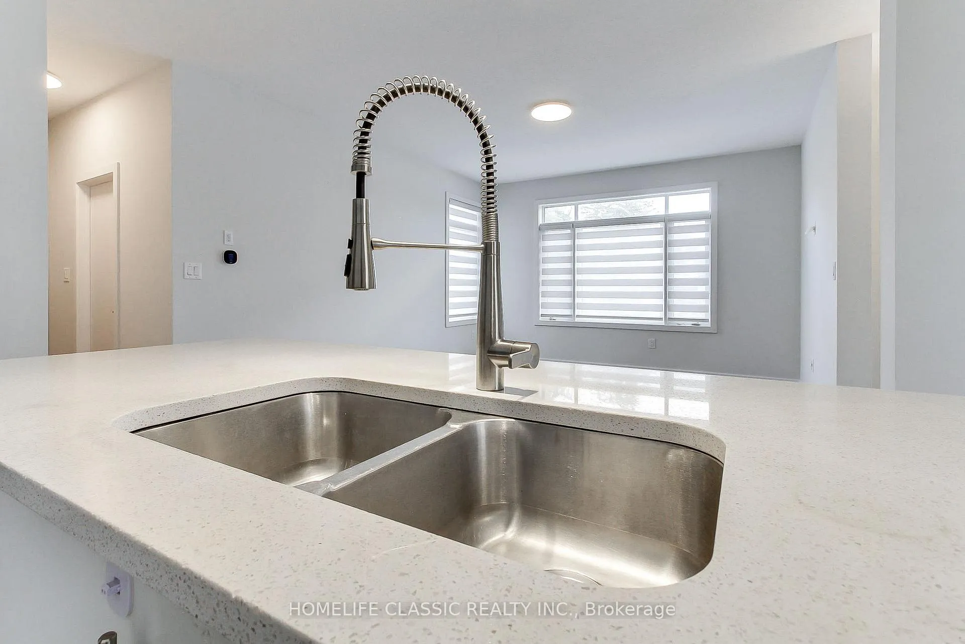 Photo 10 of Unit #1, 590 North Service Road, Hamilton, Lakeshore — HOMEH