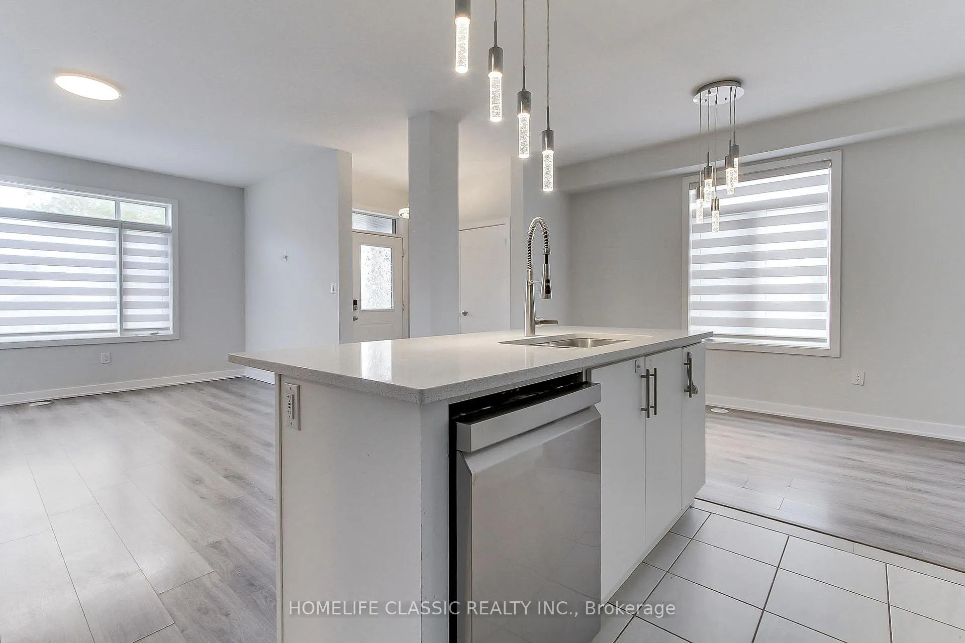 Photo 11 of Unit #1, 590 North Service Road, Hamilton, Lakeshore — HOMEH