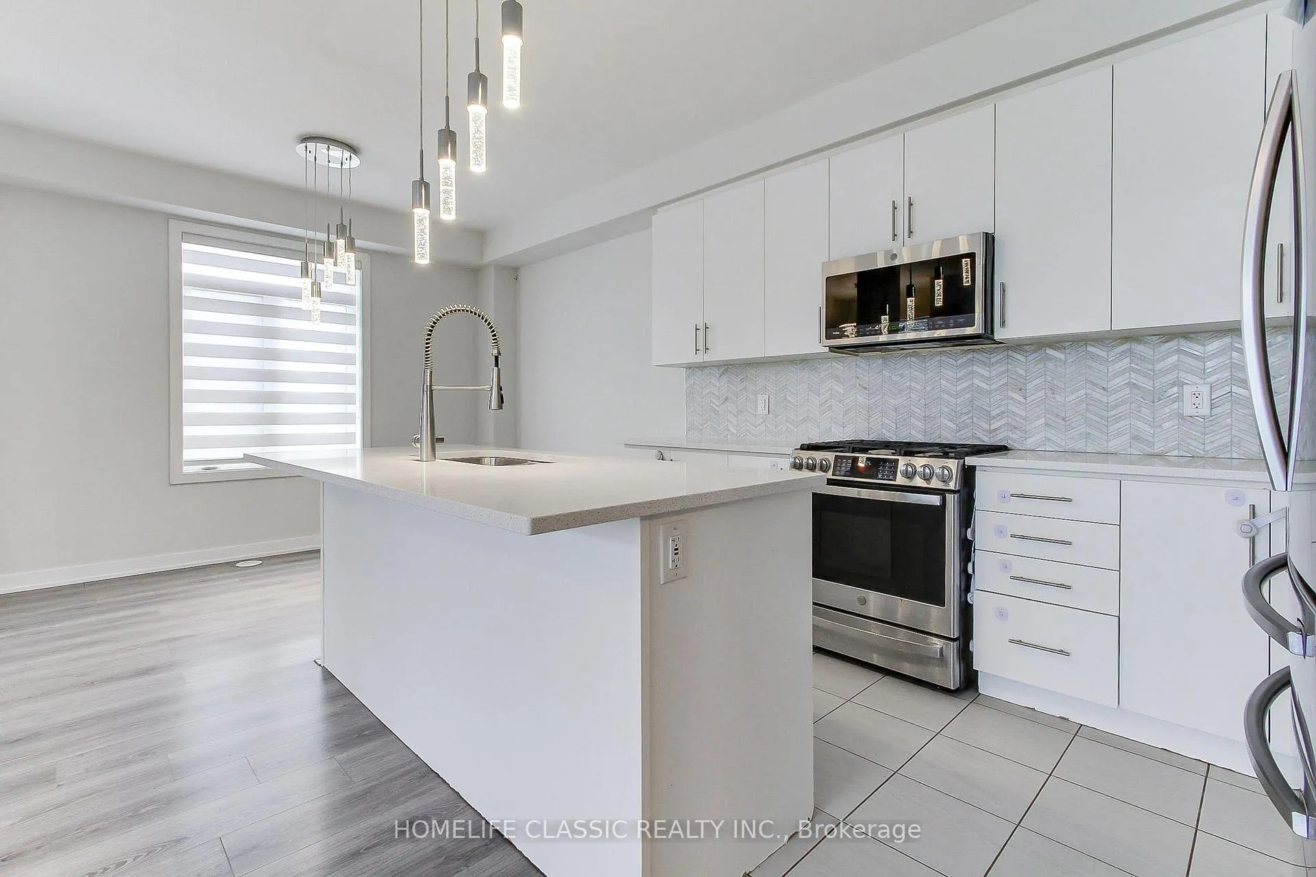 Photo 12 of Unit #1, 590 North Service Road, Hamilton, Lakeshore — HOMEH