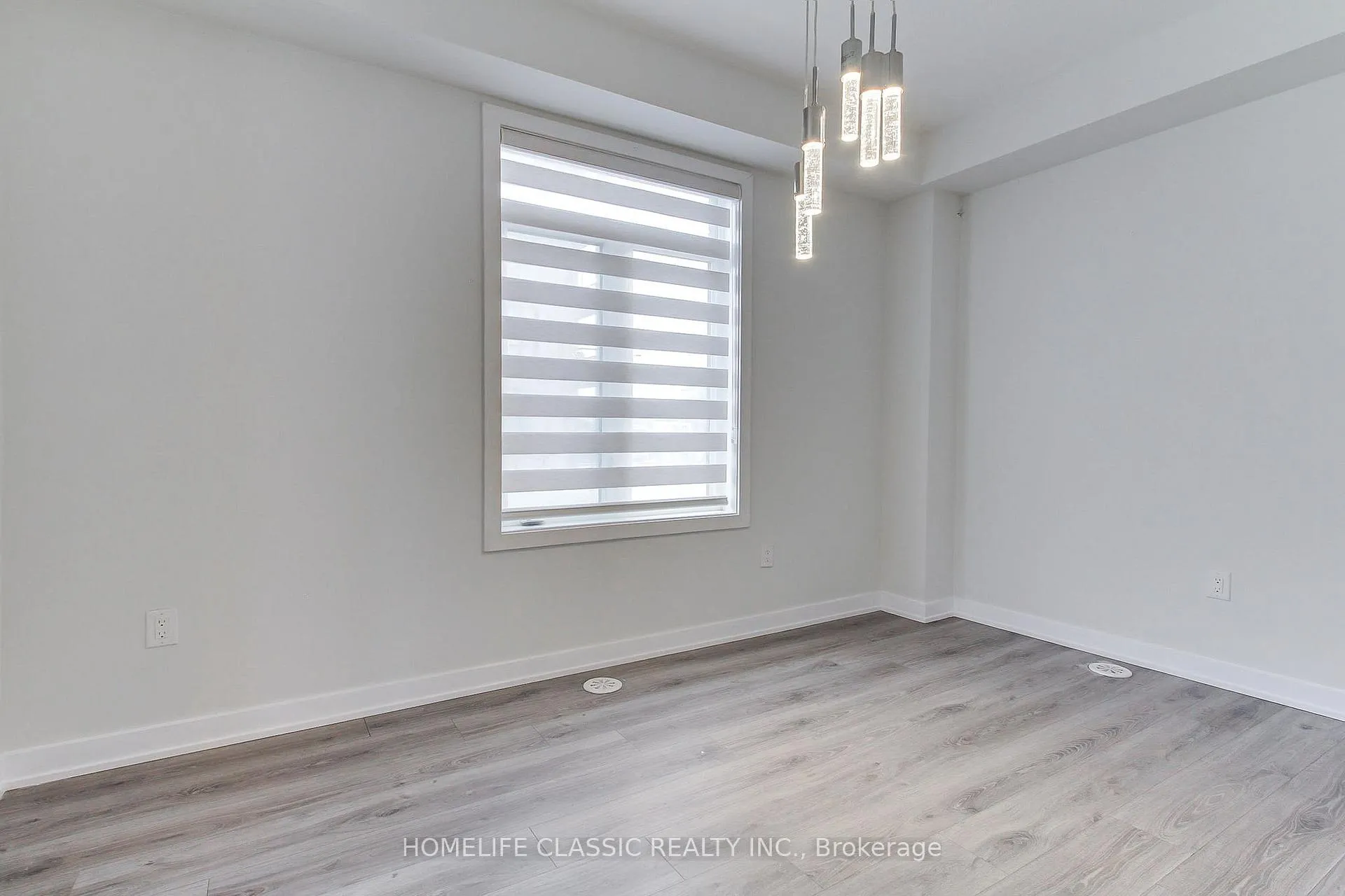 Photo 14 of Unit #1, 590 North Service Road, Hamilton, Lakeshore — HOMEH