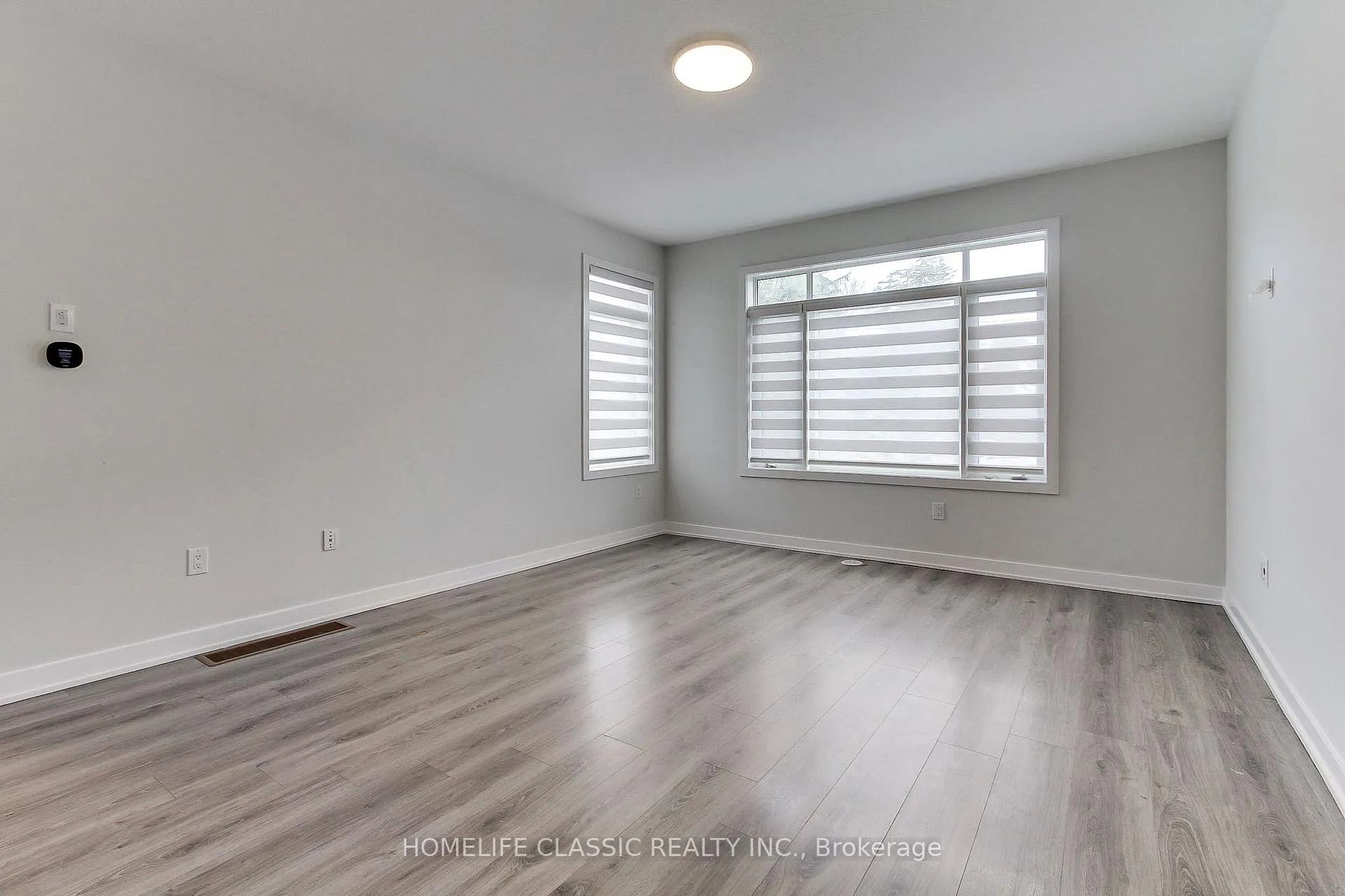 Photo 15 of Unit #1, 590 North Service Road, Hamilton, Lakeshore — HOMEH