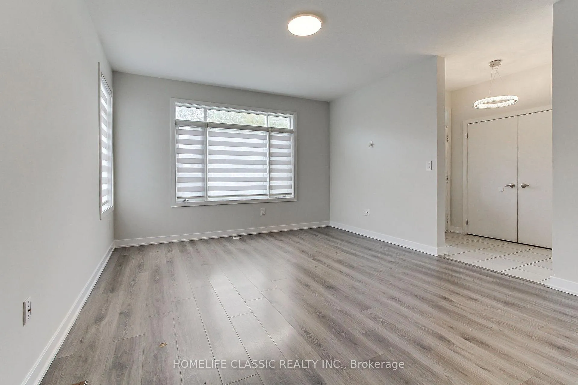Photo 16 of Unit #1, 590 North Service Road, Hamilton, Lakeshore — HOMEH