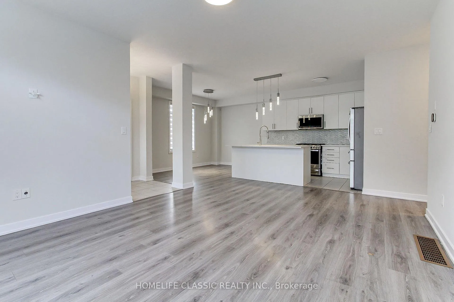 Photo 17 of Unit #1, 590 North Service Road, Hamilton, Lakeshore — HOMEH