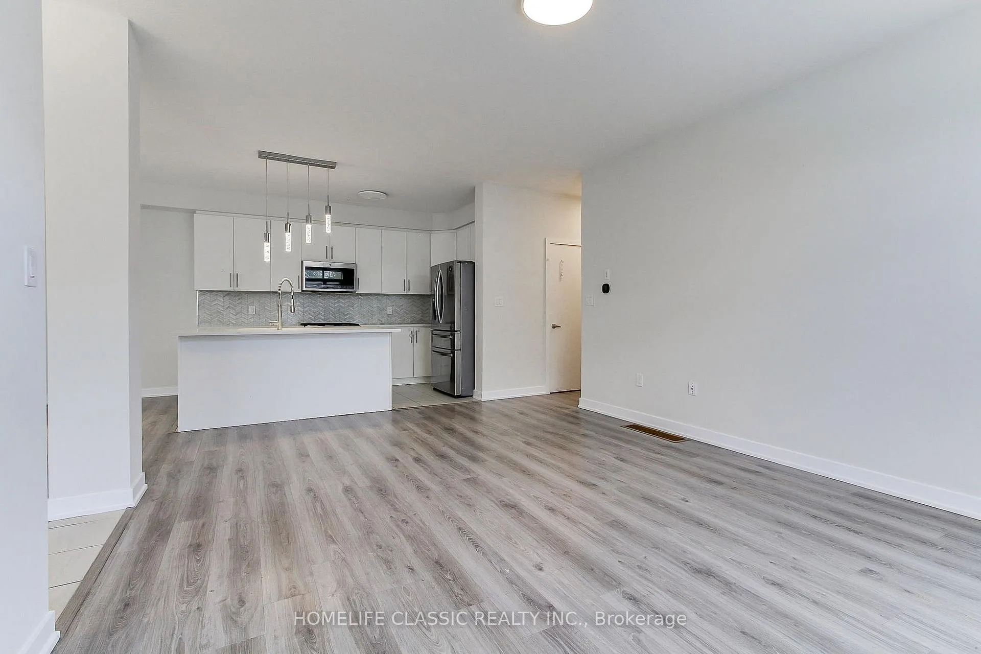 Photo 18 of Unit #1, 590 North Service Road, Hamilton, Lakeshore — HOMEH
