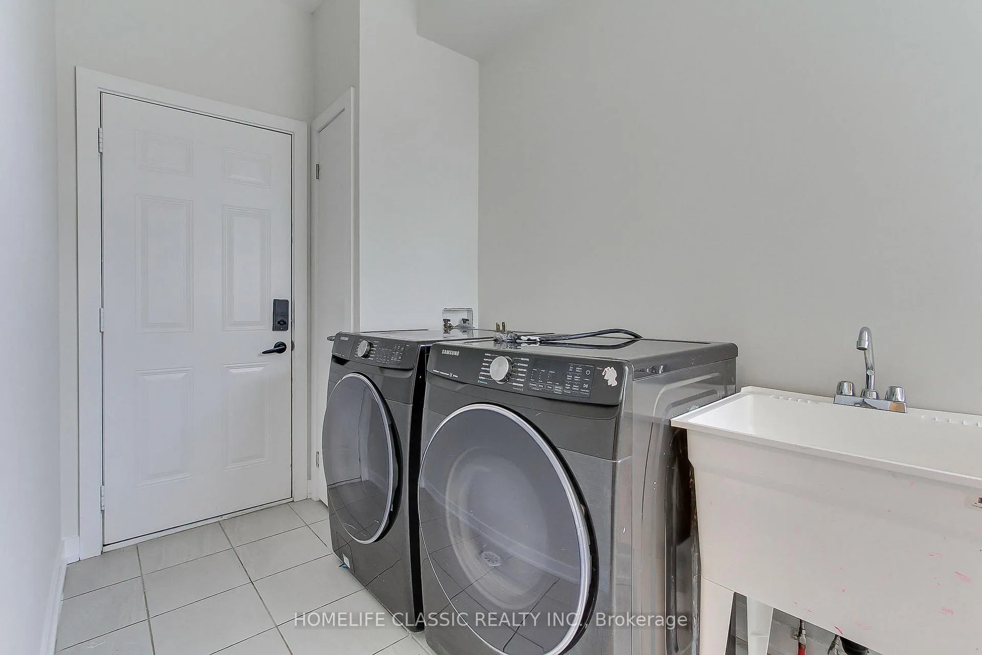 Photo 20 of Unit #1, 590 North Service Road, Hamilton, Lakeshore — HOMEH
