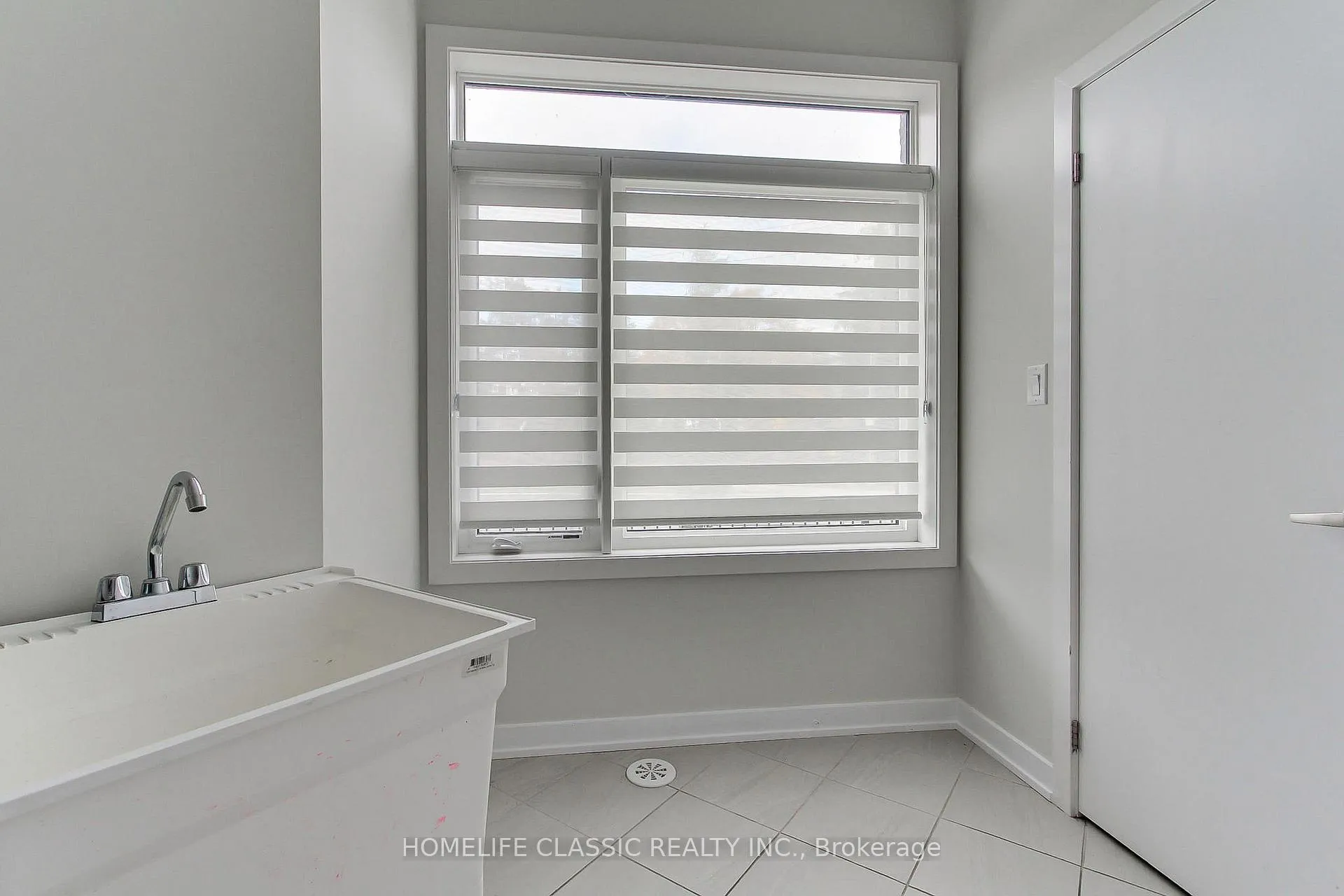 Photo 21 of Unit #1, 590 North Service Road, Hamilton, Lakeshore — HOMEH