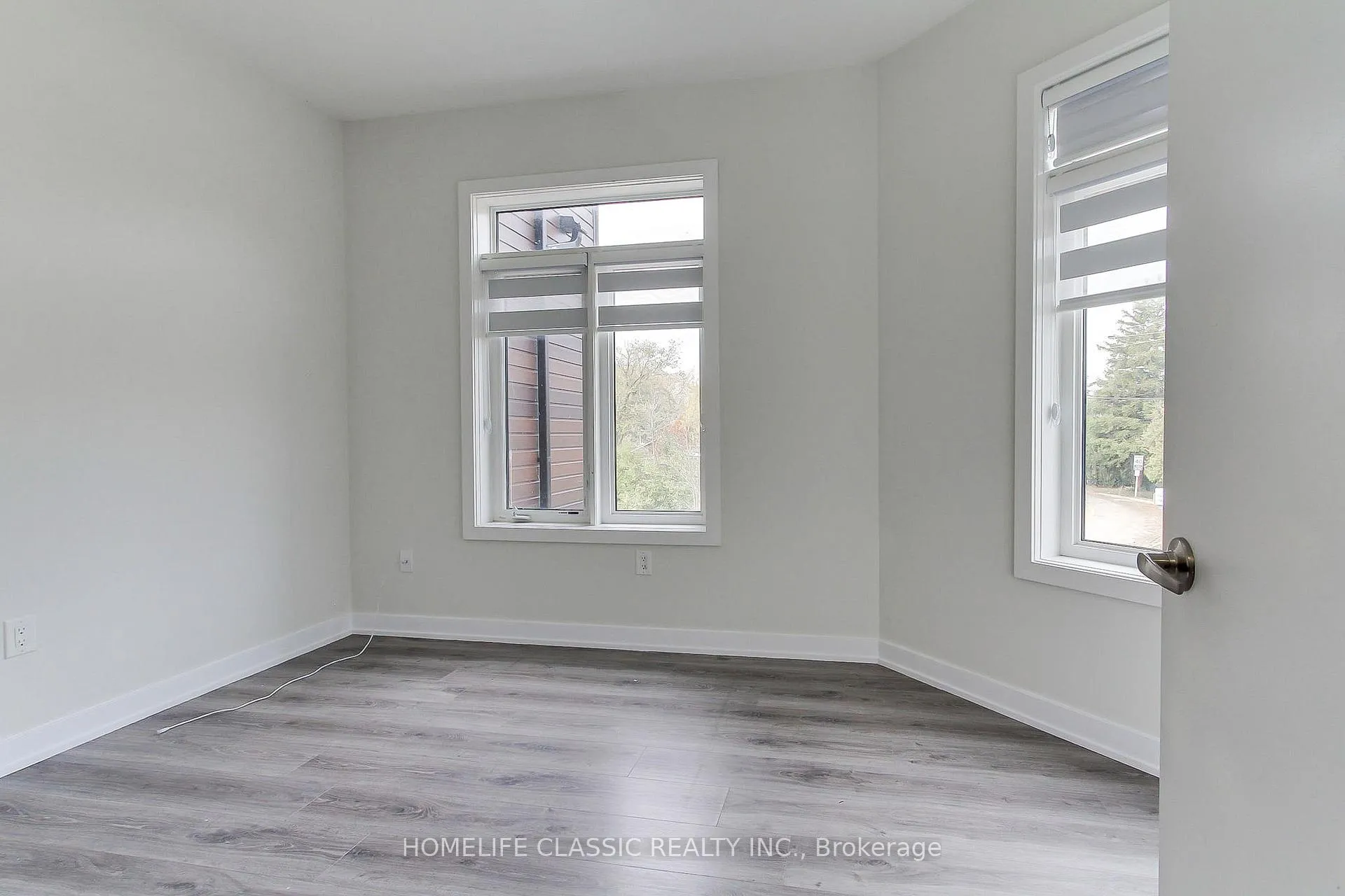 Photo 33 of Unit #1, 590 North Service Road, Hamilton, Lakeshore — HOMEH