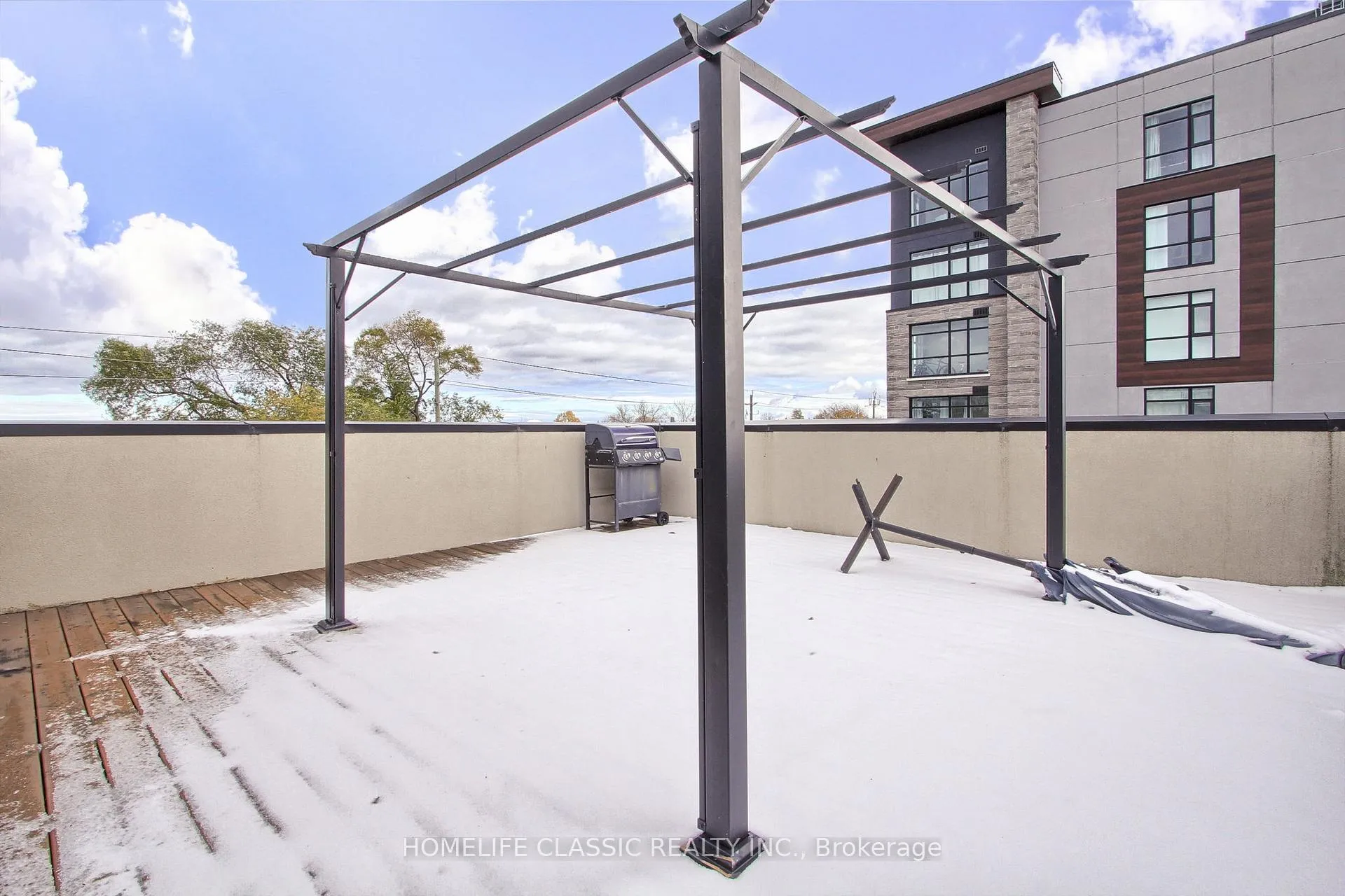 Photo 43 of Unit #1, 590 North Service Road, Hamilton, Lakeshore — HOMEH