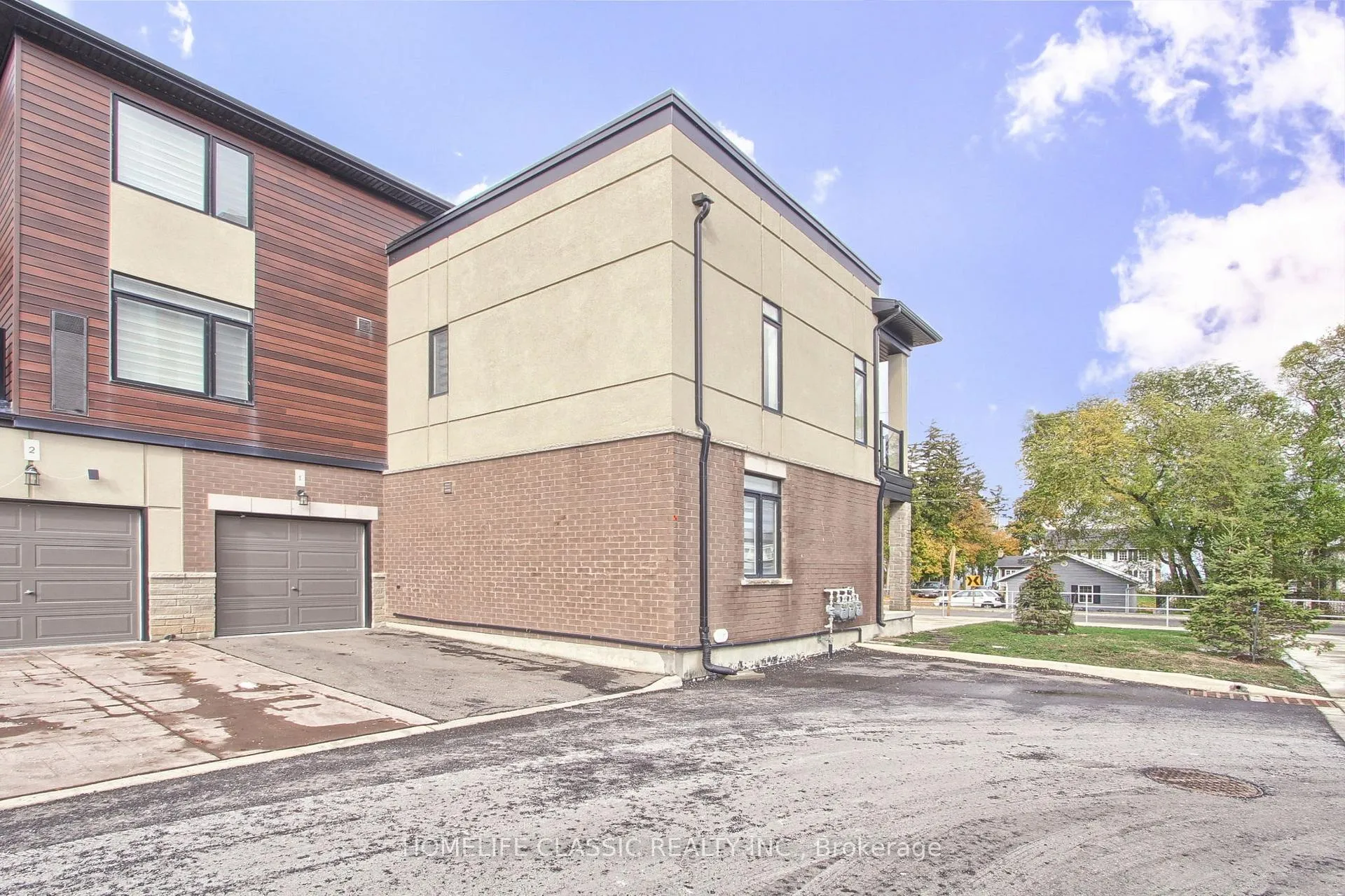 Photo 49 of Unit #1, 590 North Service Road, Hamilton, Lakeshore — HOMEH