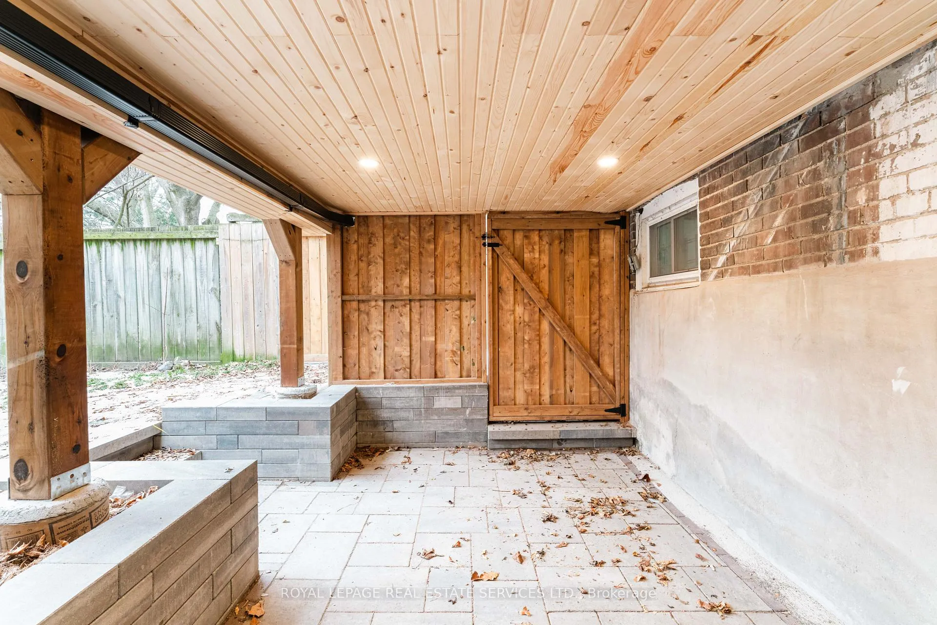 Photo 15 of 51 Wolverleigh Boulevard, Toronto, Danforth — HOMEH