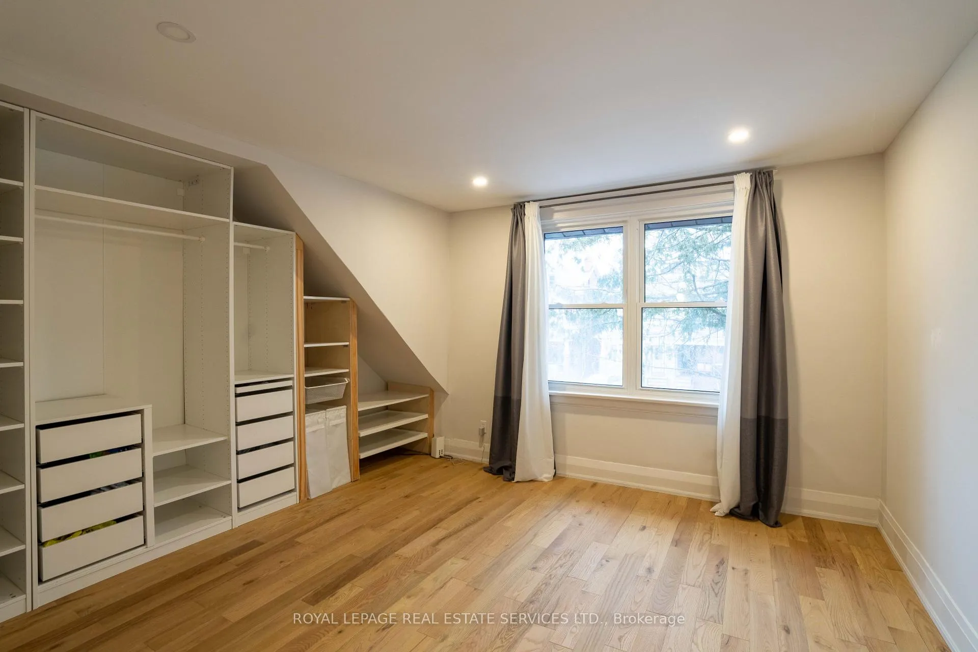 Photo 16 of 51 Wolverleigh Boulevard, Toronto, Danforth — HOMEH