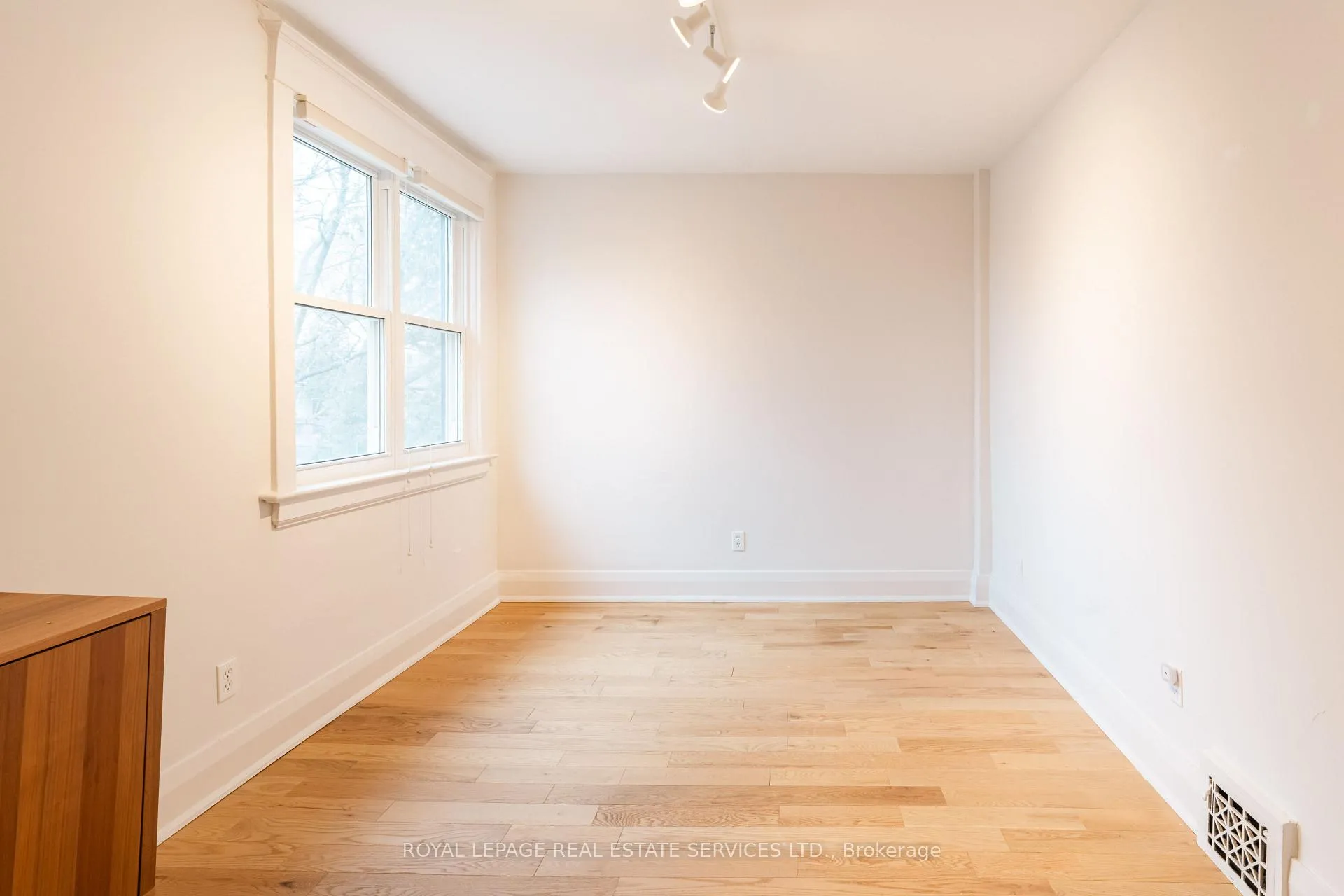 Photo 18 of 51 Wolverleigh Boulevard, Toronto, Danforth — HOMEH