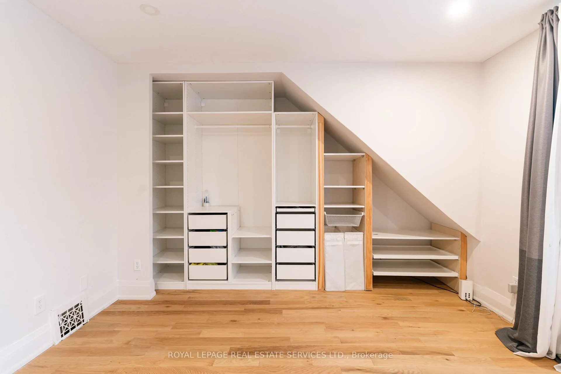 Photo 19 of 51 Wolverleigh Boulevard, Toronto, Danforth — HOMEH