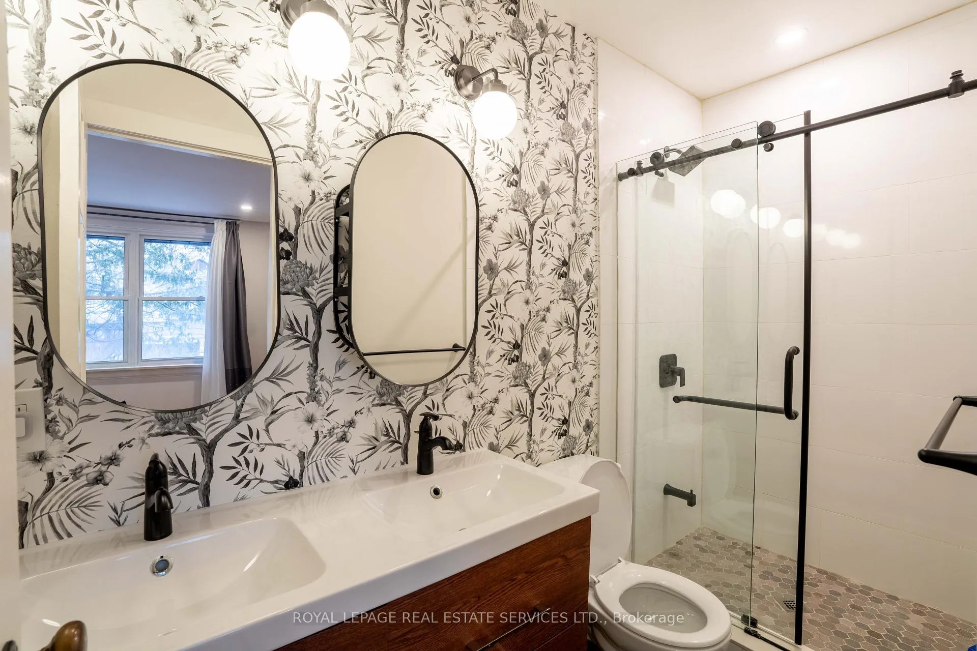 Photo 20 of 51 Wolverleigh Boulevard, Toronto, Danforth — HOMEH