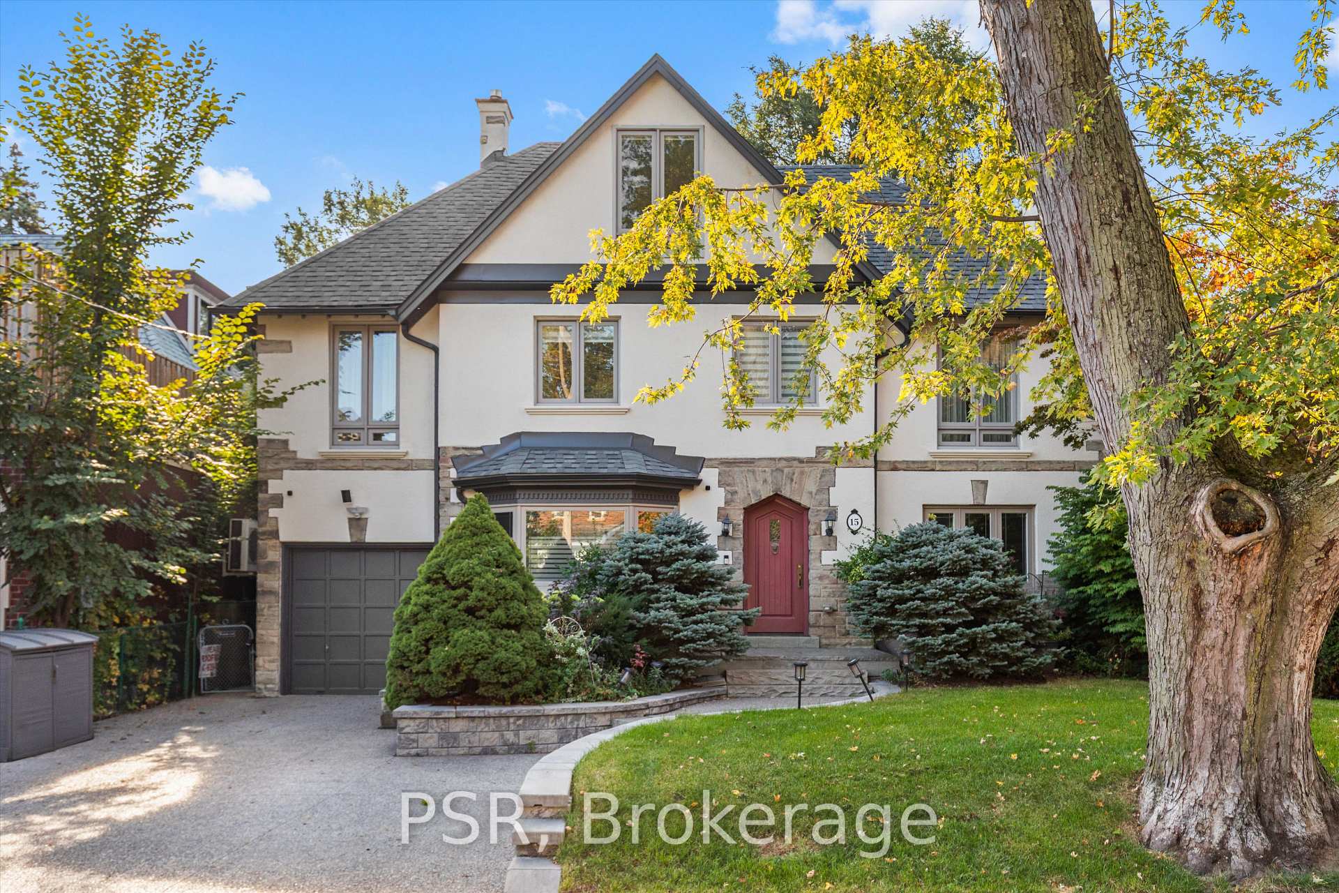 Front of 15 Strathallan Boulevard