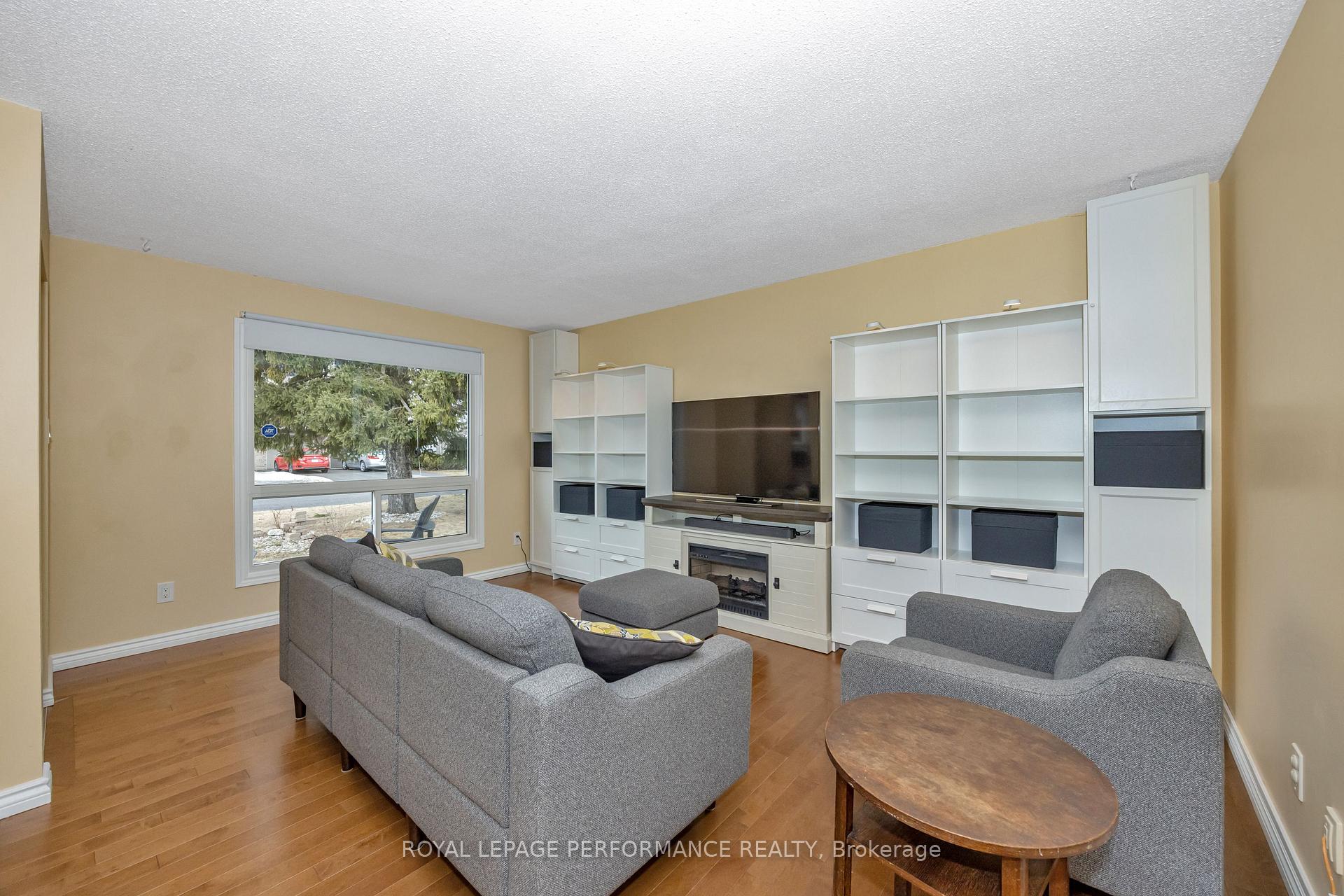 Photo 8 of 81 Dalehurst Drive, Ottawa, Tanglewood — HOMEH