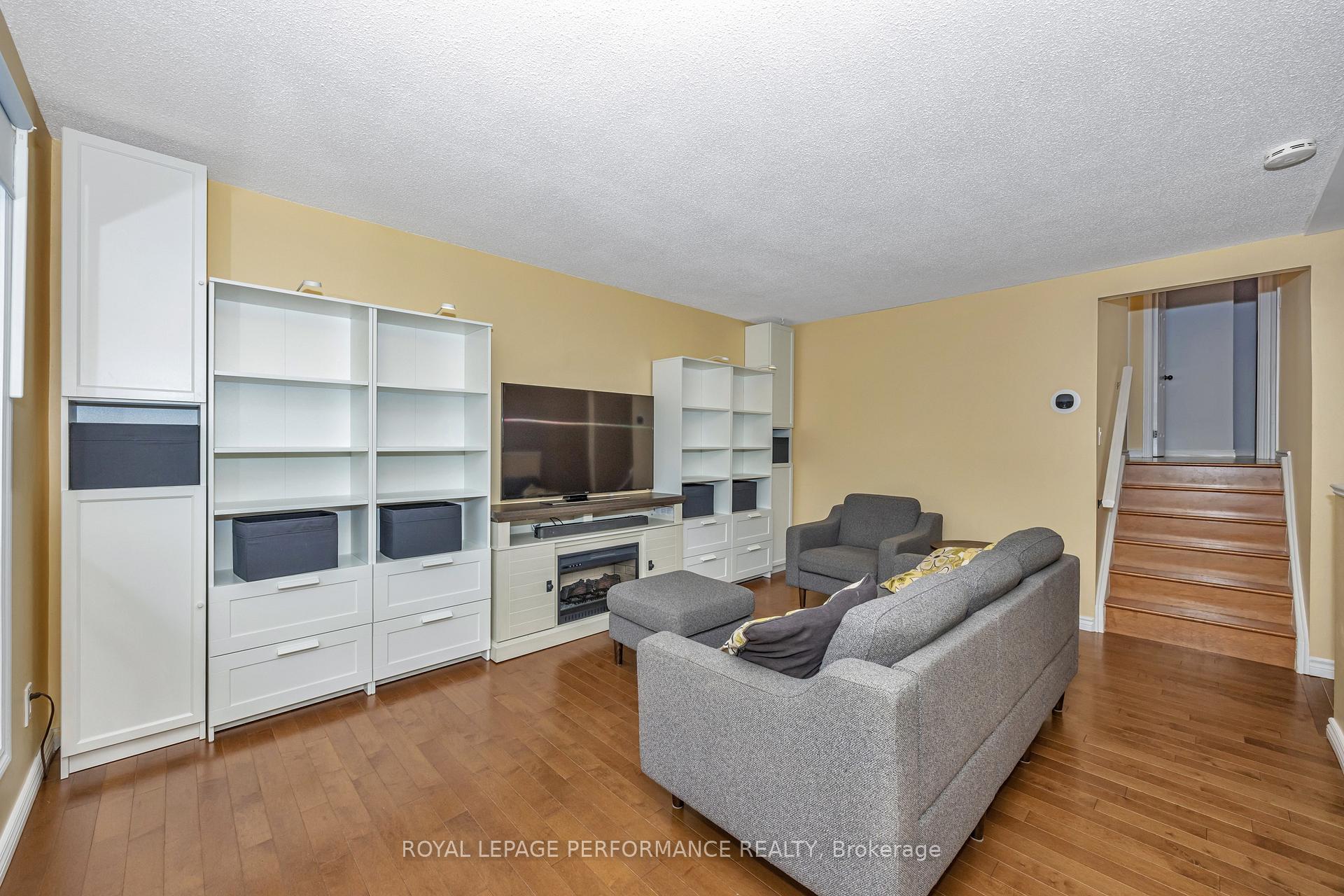 Photo 9 of 81 Dalehurst Drive, Ottawa, Tanglewood — HOMEH