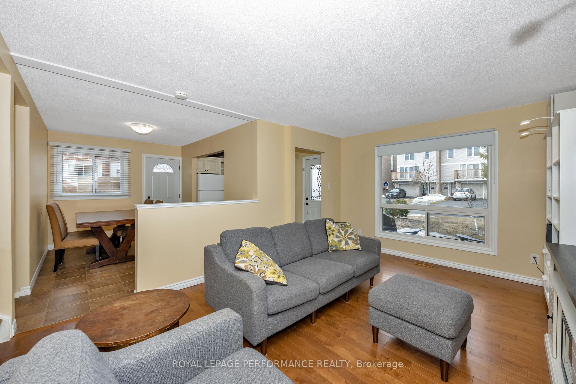 Photo 10 of 81 Dalehurst Drive, Ottawa, Tanglewood — HOMEH
