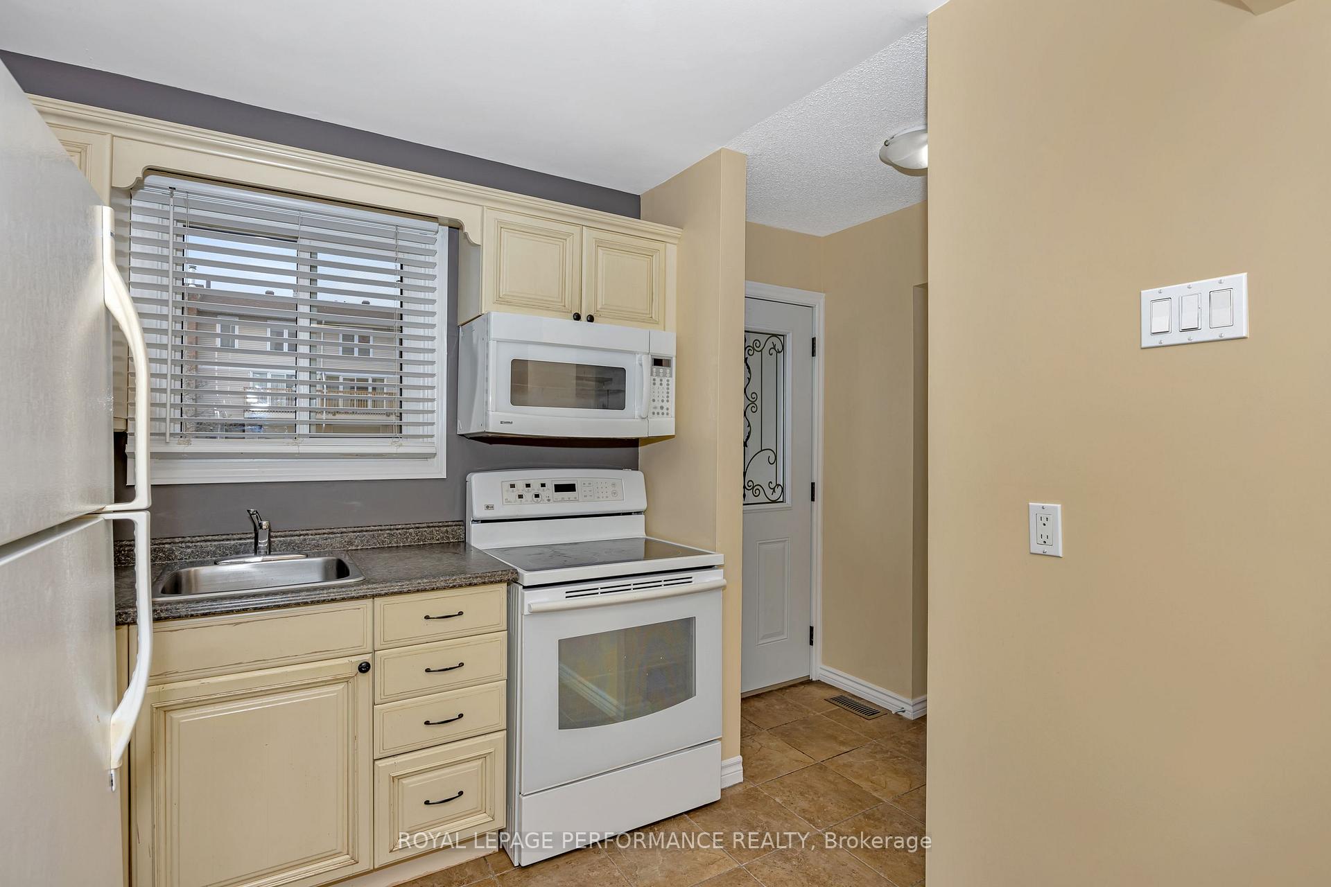 Photo 13 of 81 Dalehurst Drive, Ottawa, Tanglewood — HOMEH