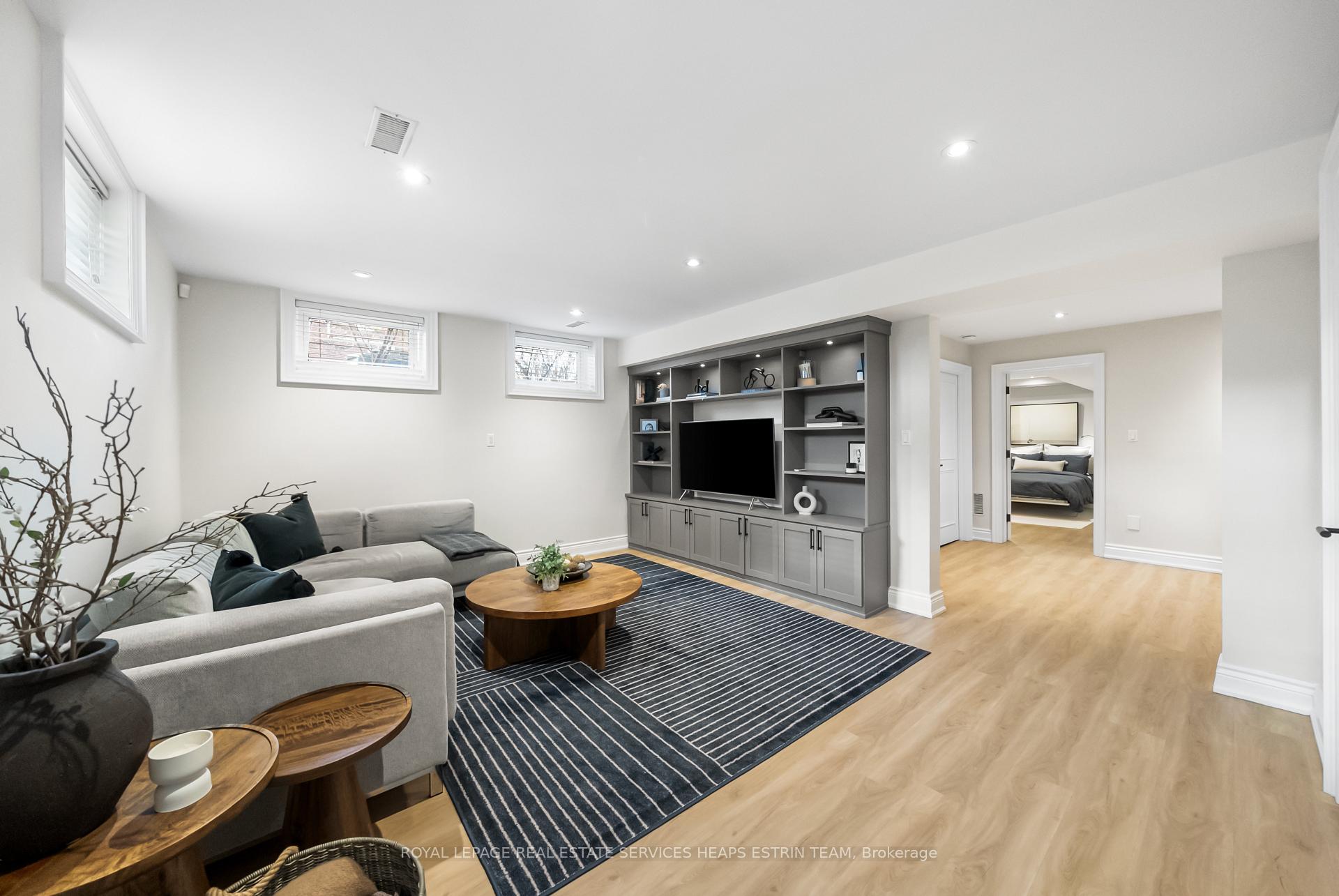 Photo 36 of 160 Parkhurst Boulevard, Toronto, Leaside — HOMEH