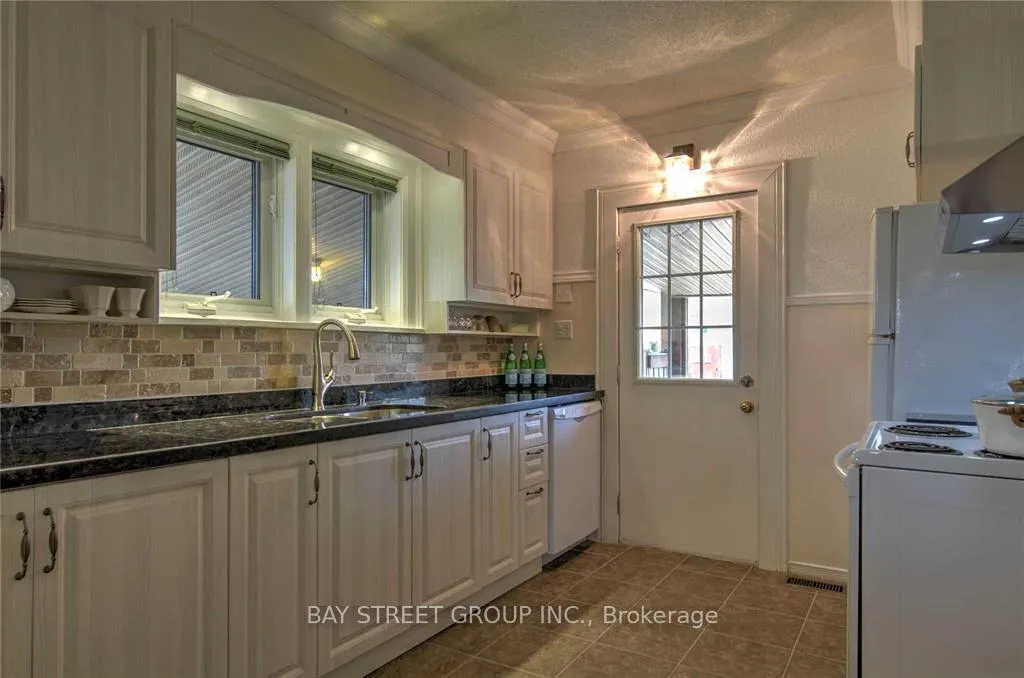 Photo 9 of 109 Ritson Road N, Oshawa, O'Neill — HOMEH