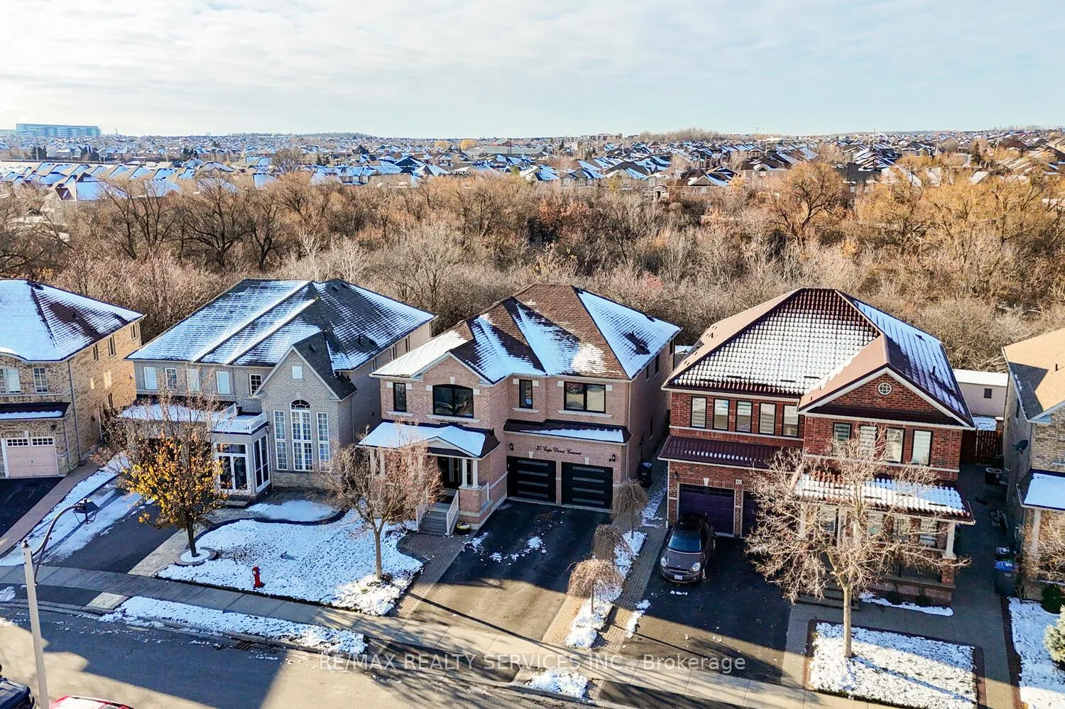 Photo 2 of 38 Cape Dorset Crescent, Brampton, Sandringham-Wellington — HOMEH