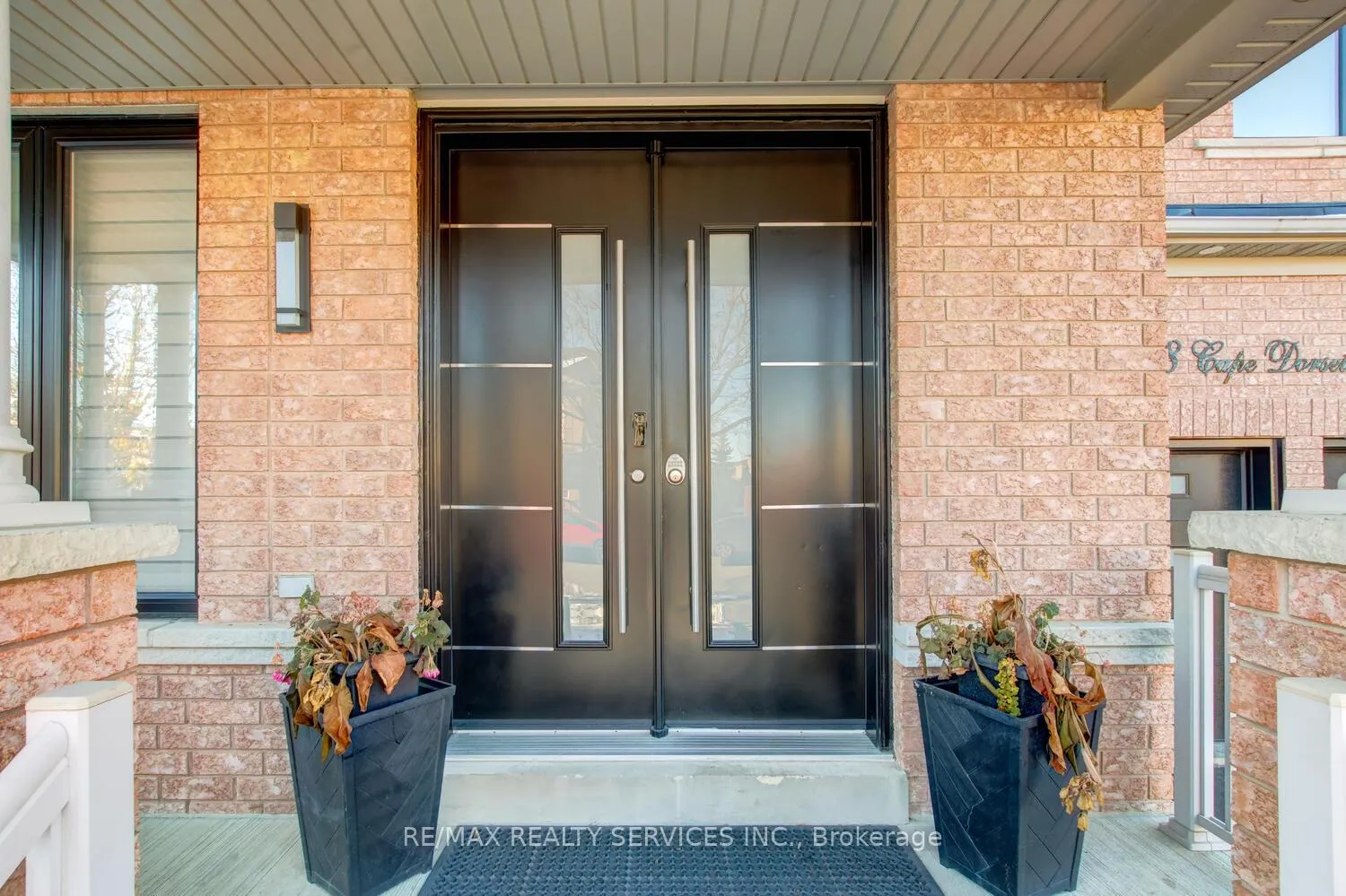 Photo 3 of 38 Cape Dorset Crescent, Brampton, Sandringham-Wellington — HOMEH