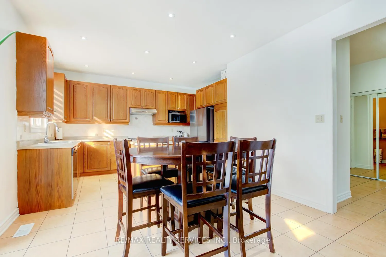 Photo 10 of 38 Cape Dorset Crescent, Brampton, Sandringham-Wellington — HOMEH