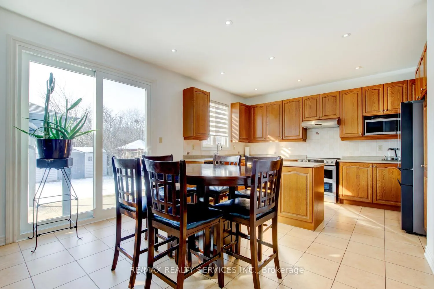 Photo 11 of 38 Cape Dorset Crescent, Brampton, Sandringham-Wellington — HOMEH