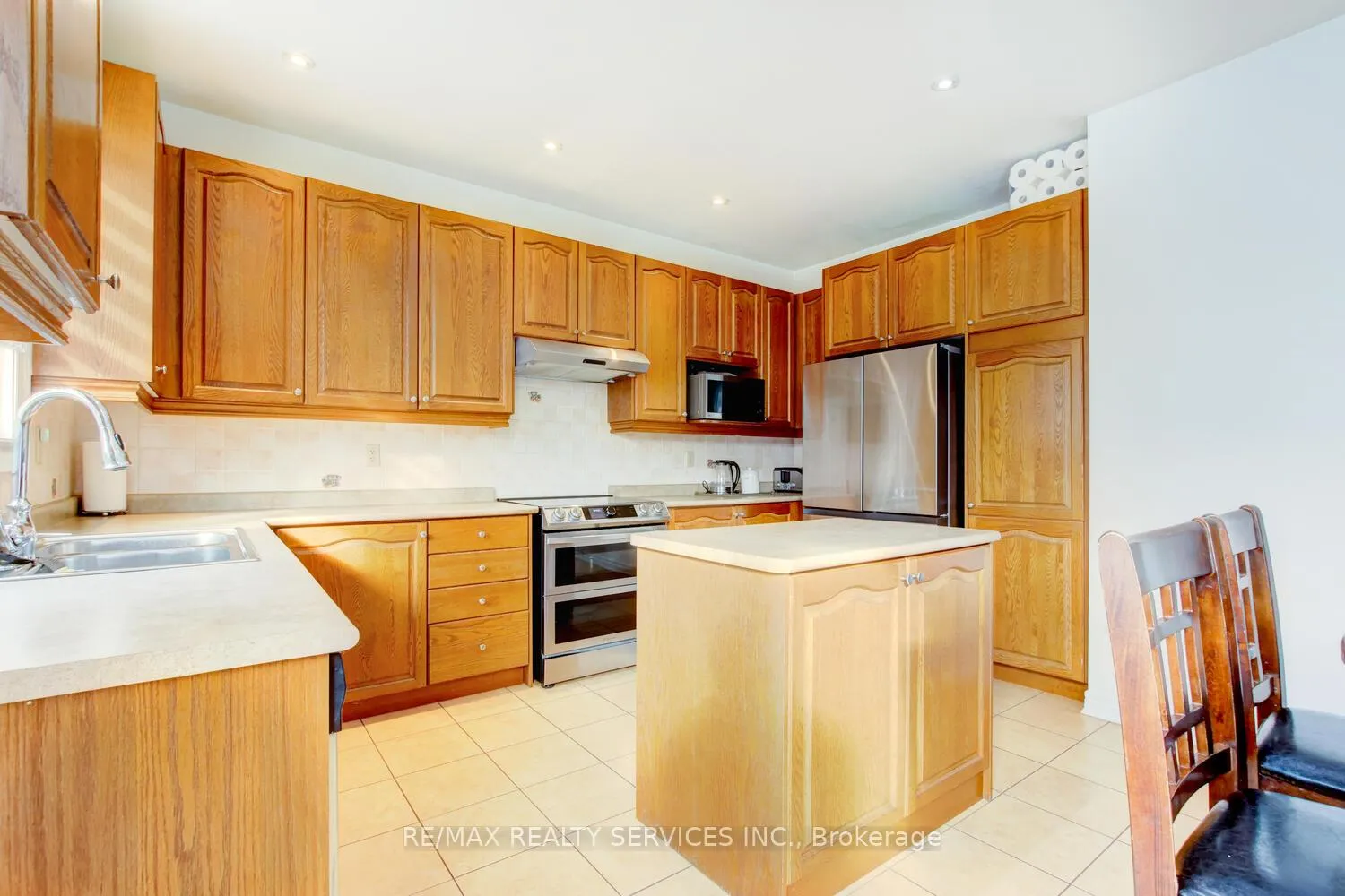 Photo 13 of 38 Cape Dorset Crescent, Brampton, Sandringham-Wellington — HOMEH