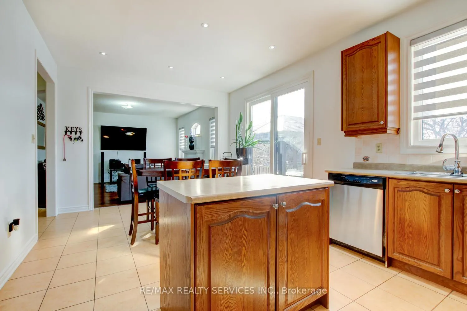 Photo 15 of 38 Cape Dorset Crescent, Brampton, Sandringham-Wellington — HOMEH
