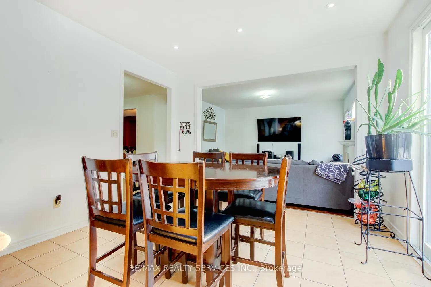 Photo 17 of 38 Cape Dorset Crescent, Brampton, Sandringham-Wellington — HOMEH