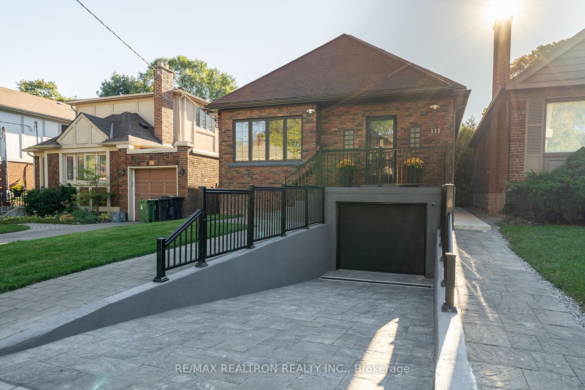 Photo 2 of 111 Sutherland Drive, Toronto, Leaside — HOMEH