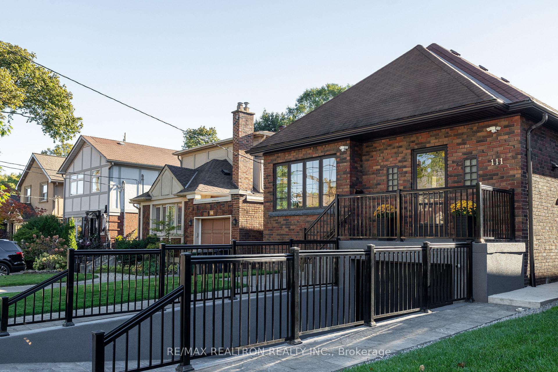 Photo 3 of 111 Sutherland Drive, Toronto, Leaside — HOMEH