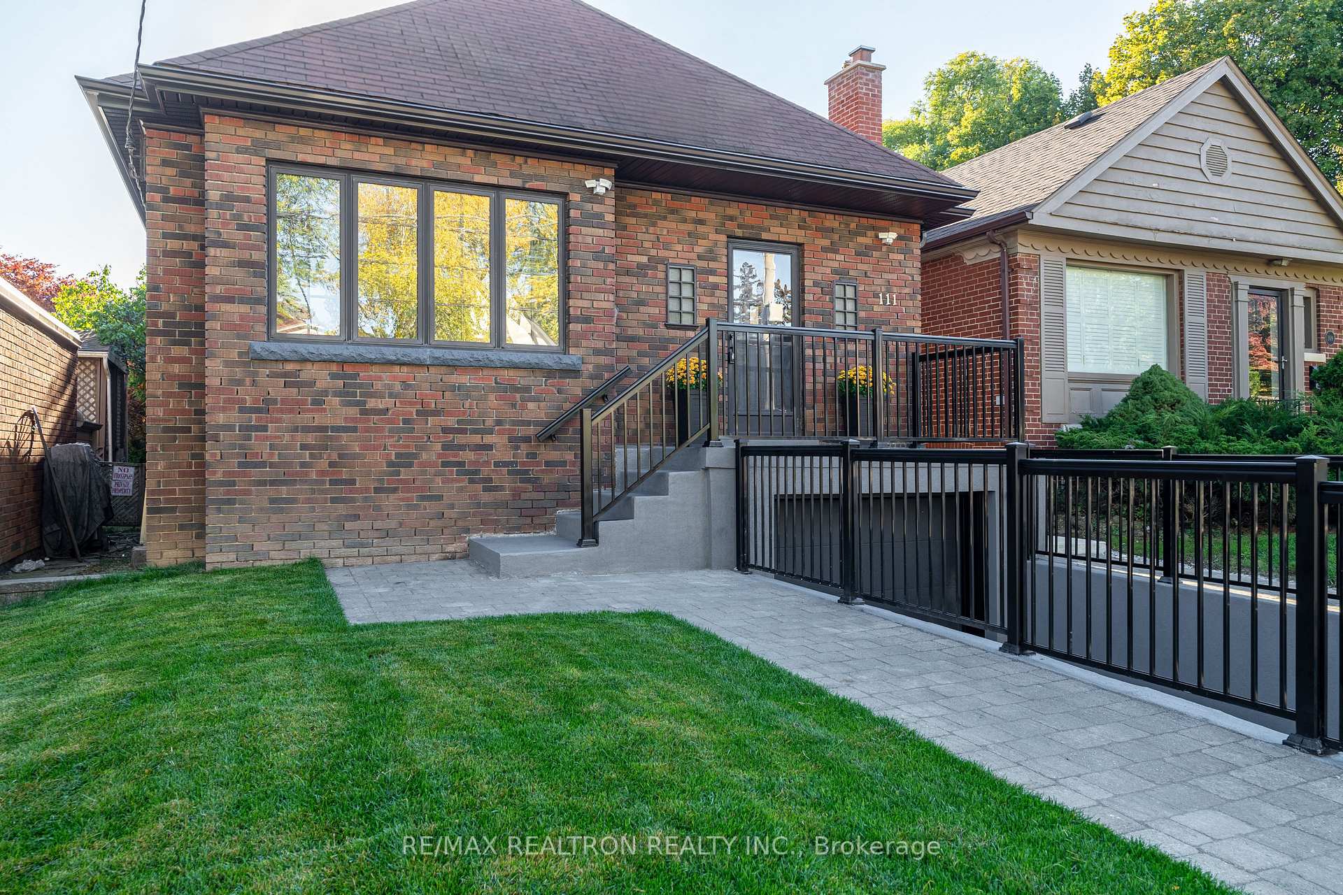 Photo 4 of 111 Sutherland Drive, Toronto, Leaside — HOMEH