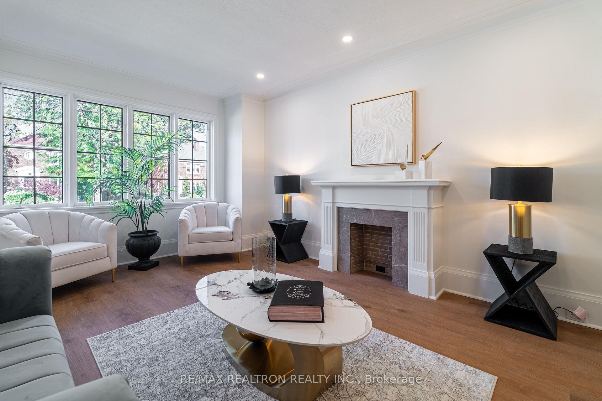 Photo 5 of 111 Sutherland Drive, Toronto, Leaside — HOMEH