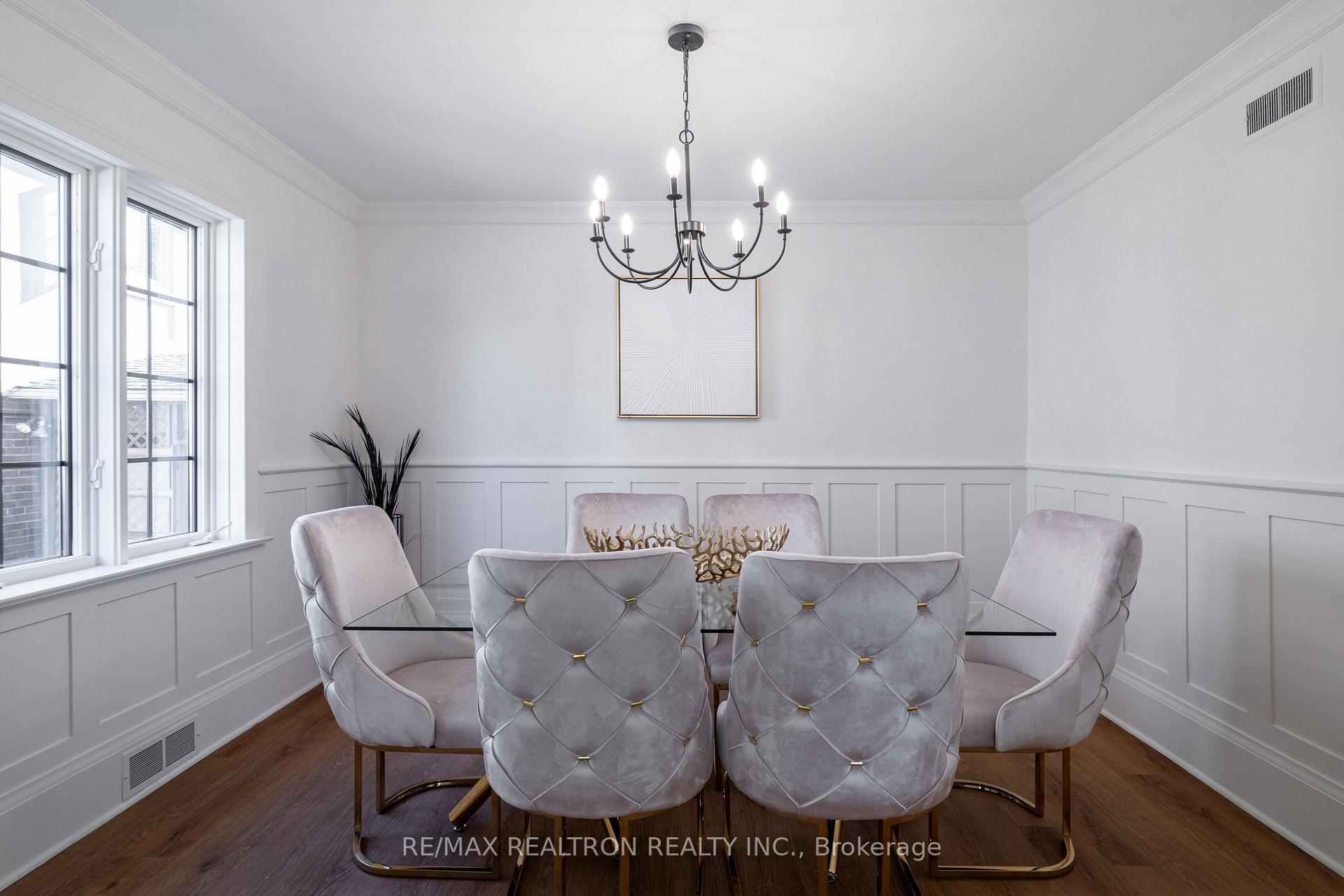 Photo 9 of 111 Sutherland Drive, Toronto, Leaside — HOMEH