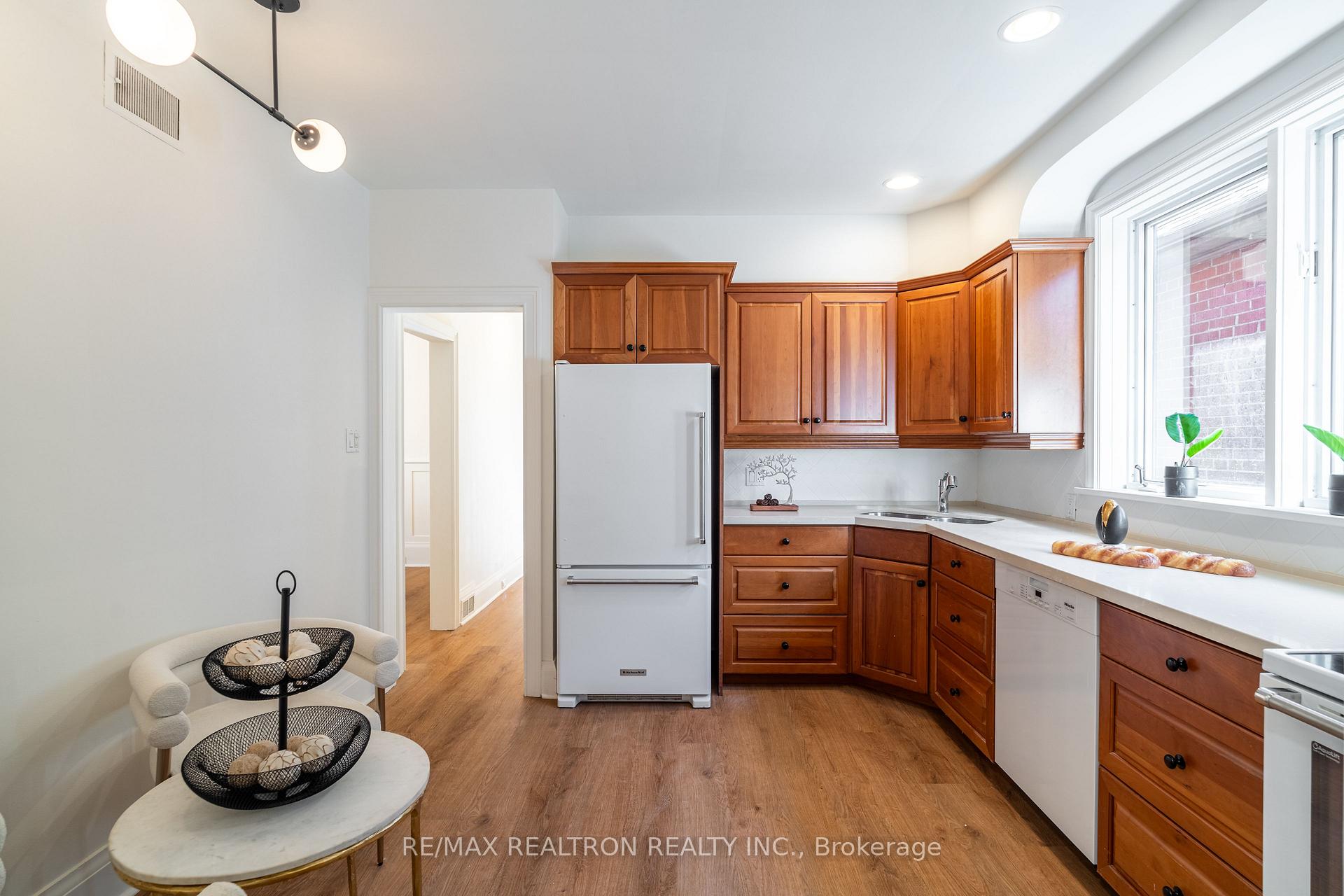 Photo 12 of 111 Sutherland Drive, Toronto, Leaside — HOMEH