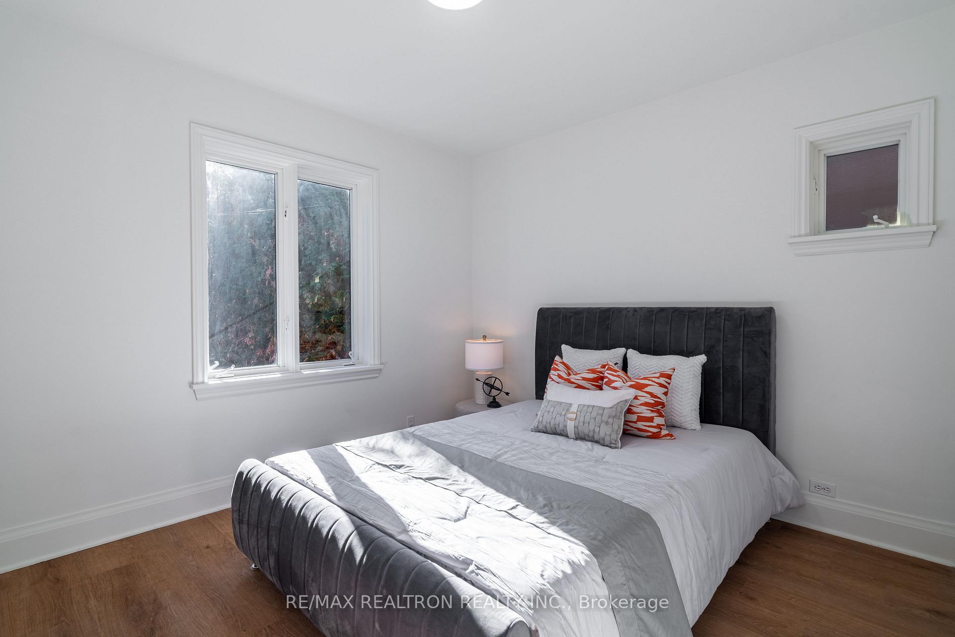 Photo 16 of 111 Sutherland Drive, Toronto, Leaside — HOMEH