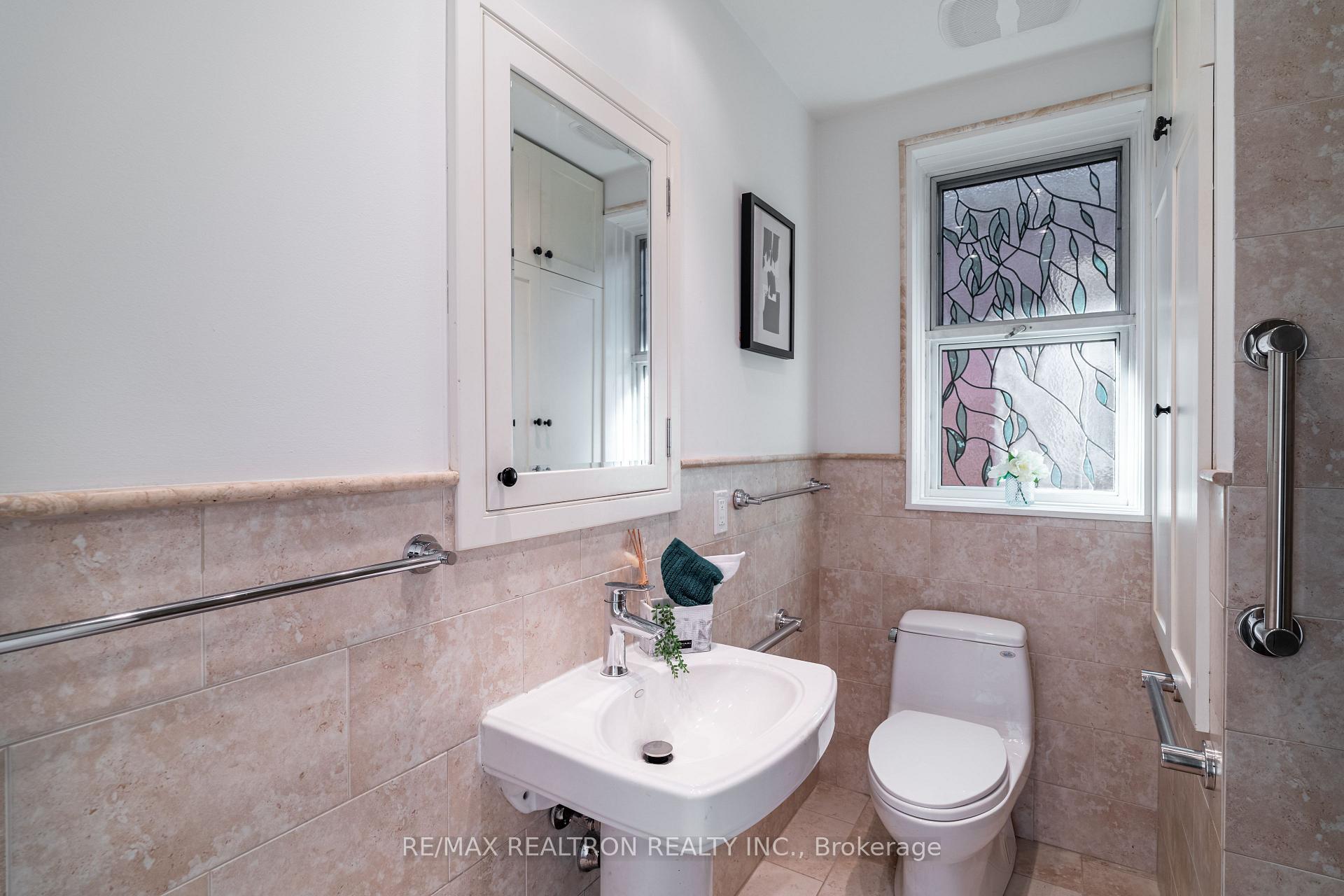 Photo 18 of 111 Sutherland Drive, Toronto, Leaside — HOMEH