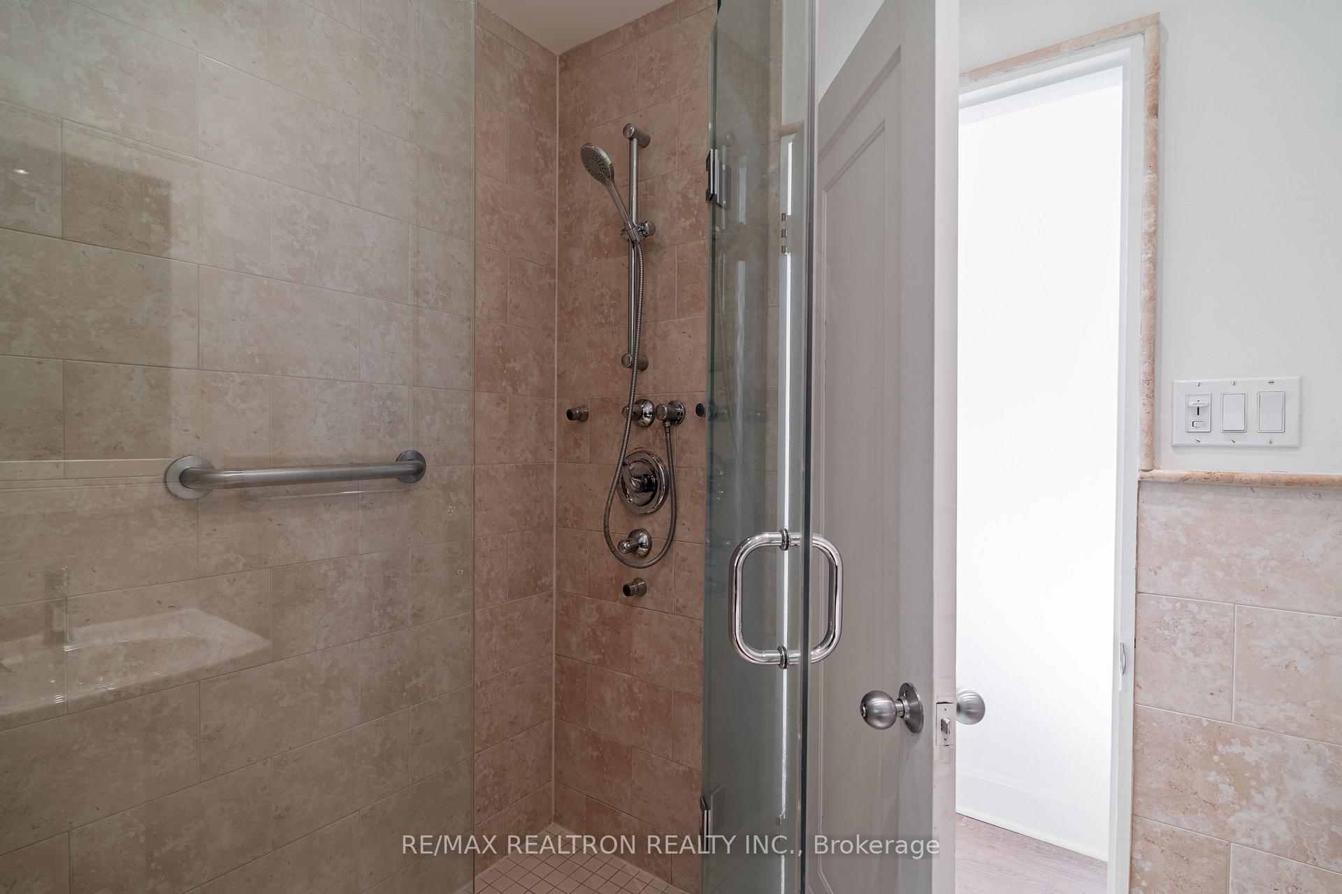 Photo 19 of 111 Sutherland Drive, Toronto, Leaside — HOMEH