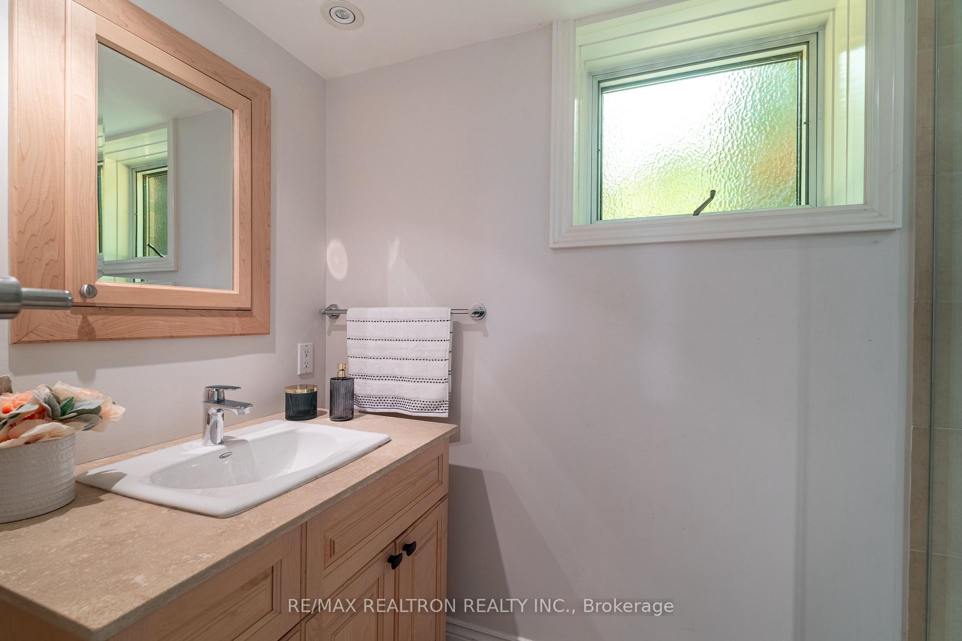 Photo 24 of 111 Sutherland Drive, Toronto, Leaside — HOMEH