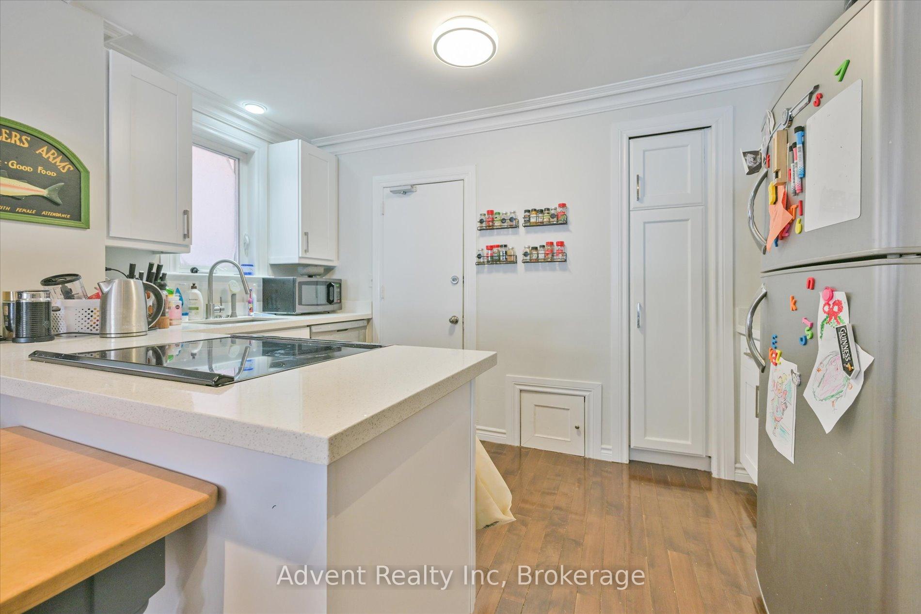 Photo 6 of Unit MAIN, 63 Burnaby Boulevard, Toronto, Lawrence Park South — HOMEH