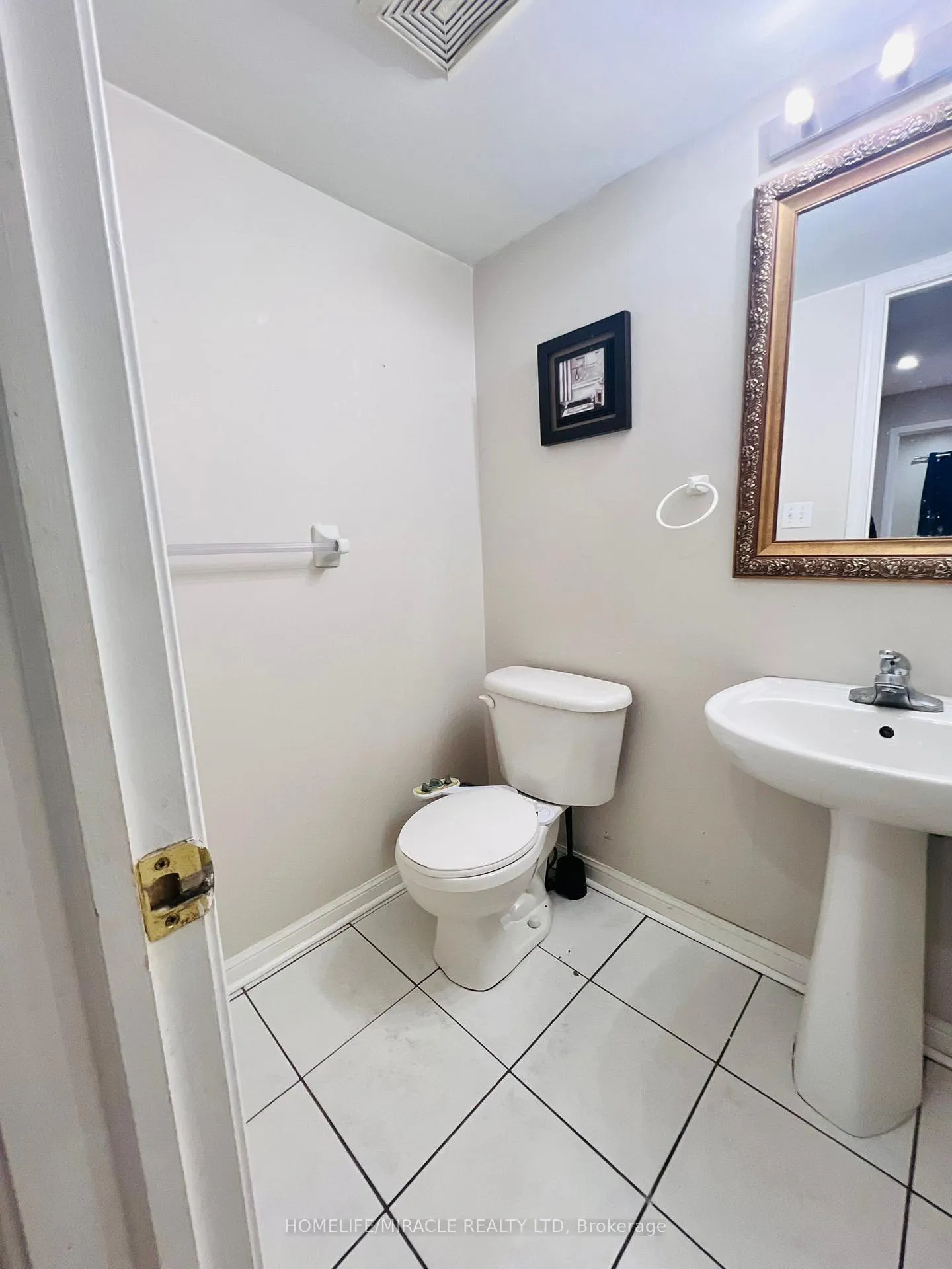 Photo 12 of 16 Marshmarigold Drive, Brampton, Fletcher's Meadow — HOMEH