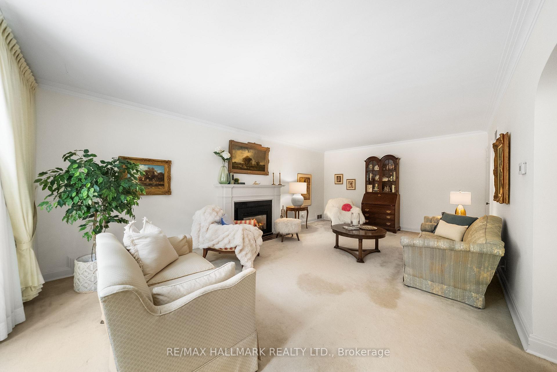 Photo 4 of 55 Sandringham Drive, Toronto, Bedford Park-Nortown — HOMEH