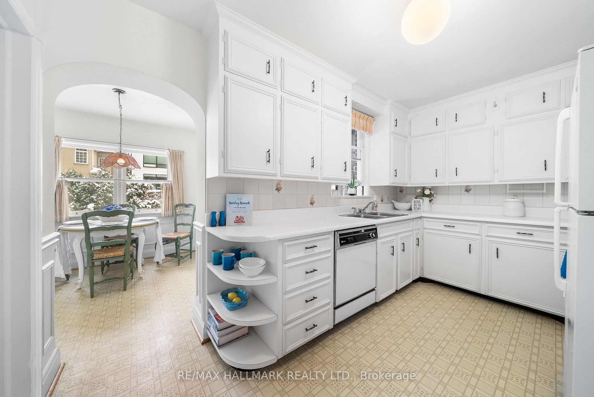 Photo 9 of 55 Sandringham Drive, Toronto, Bedford Park-Nortown — HOMEH