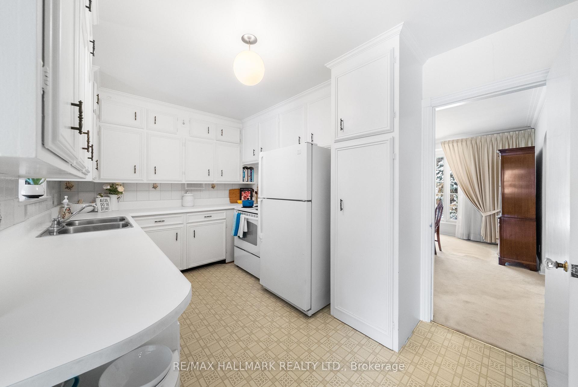Photo 11 of 55 Sandringham Drive, Toronto, Bedford Park-Nortown — HOMEH