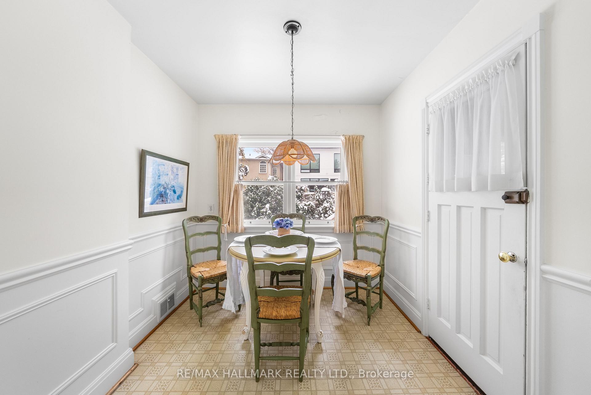 Photo 13 of 55 Sandringham Drive, Toronto, Bedford Park-Nortown — HOMEH